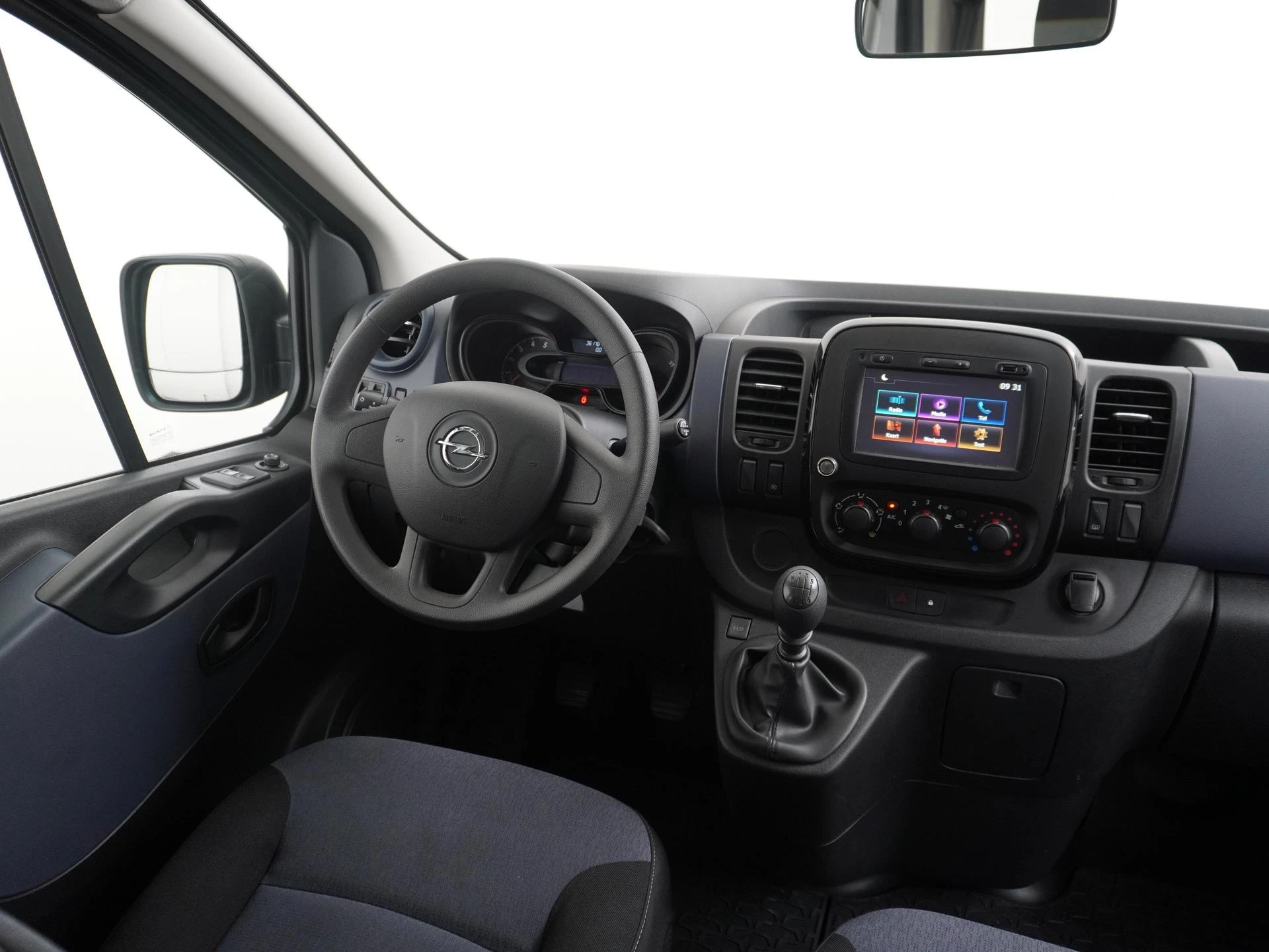 Opel-Vivaro-image-13
