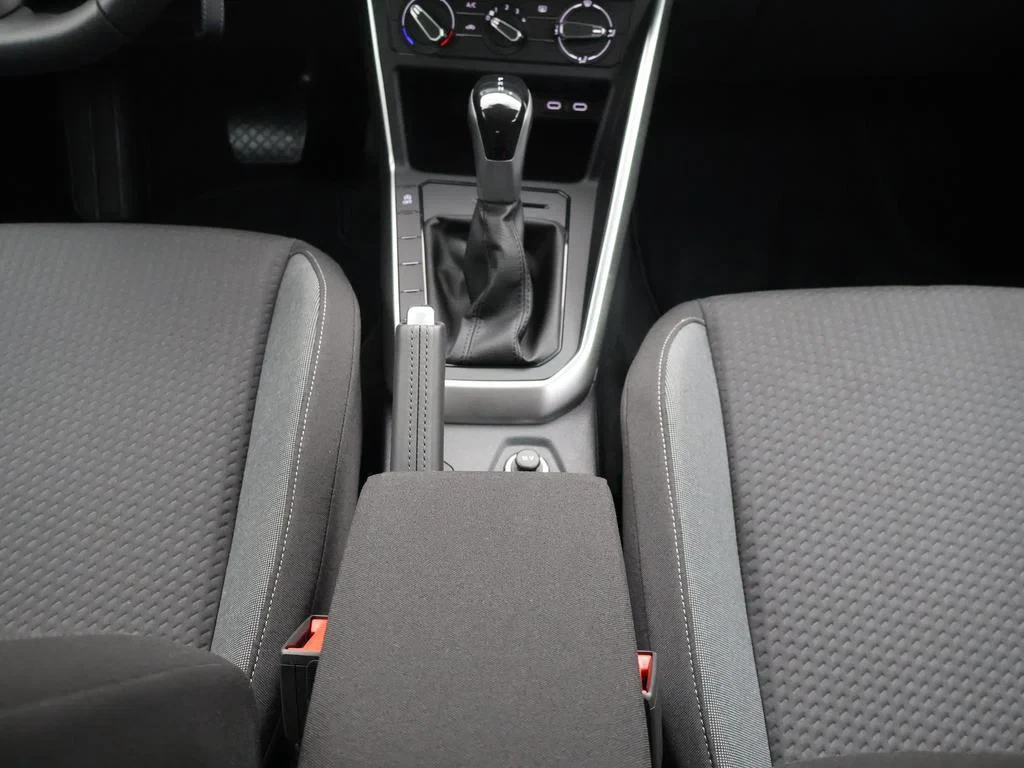 Volkswagen-Polo-image-12