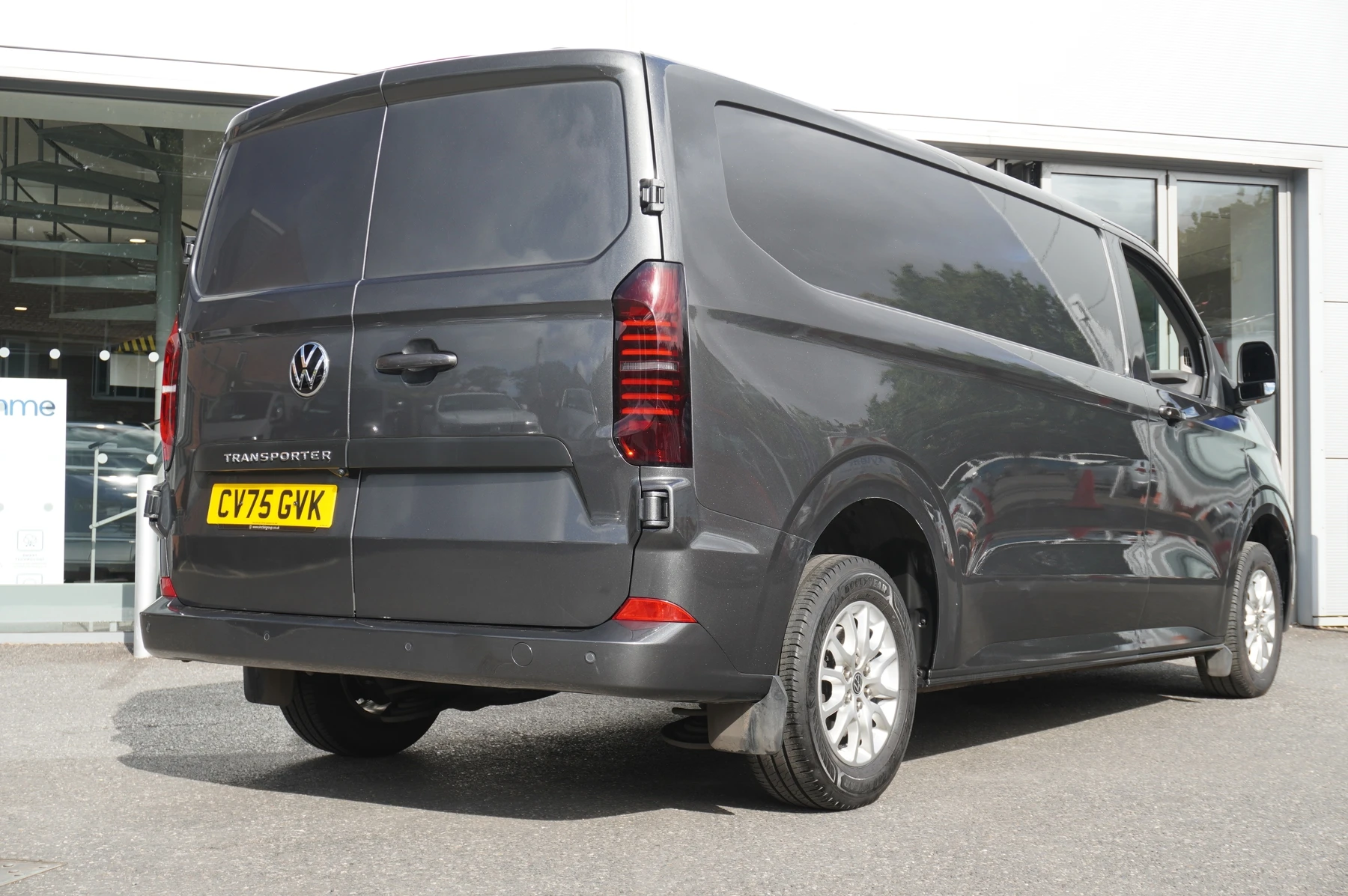Volkswagen-Transporter-image-26
