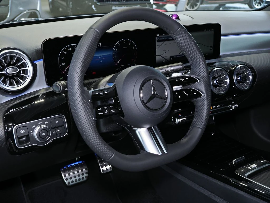 Mercedes-Benz-A-Klasse 180-image-6