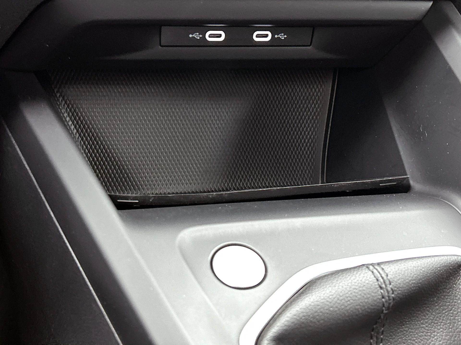 Volkswagen-Golf-image-28
