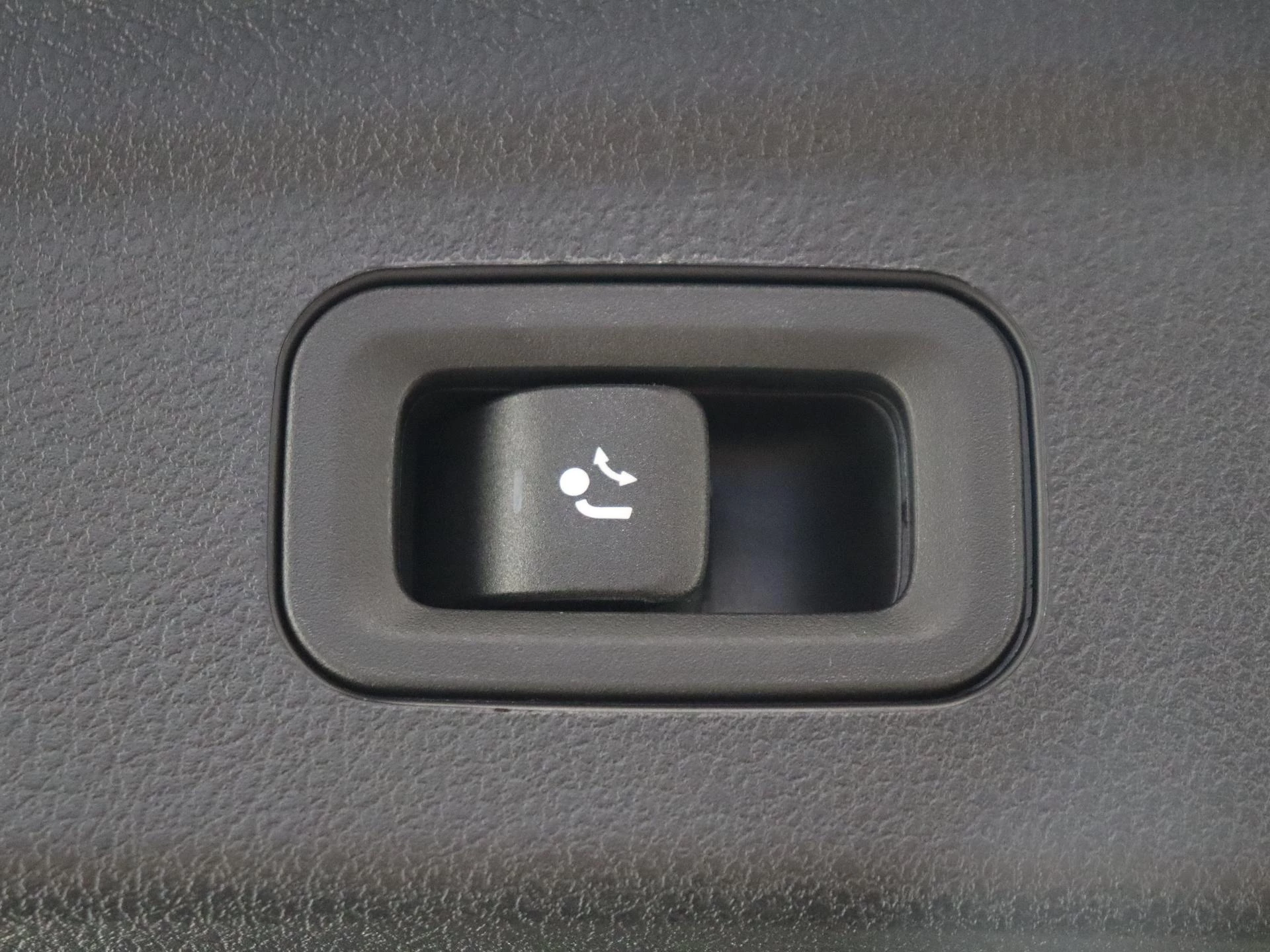 Mercedes-Benz-GLE-image-33