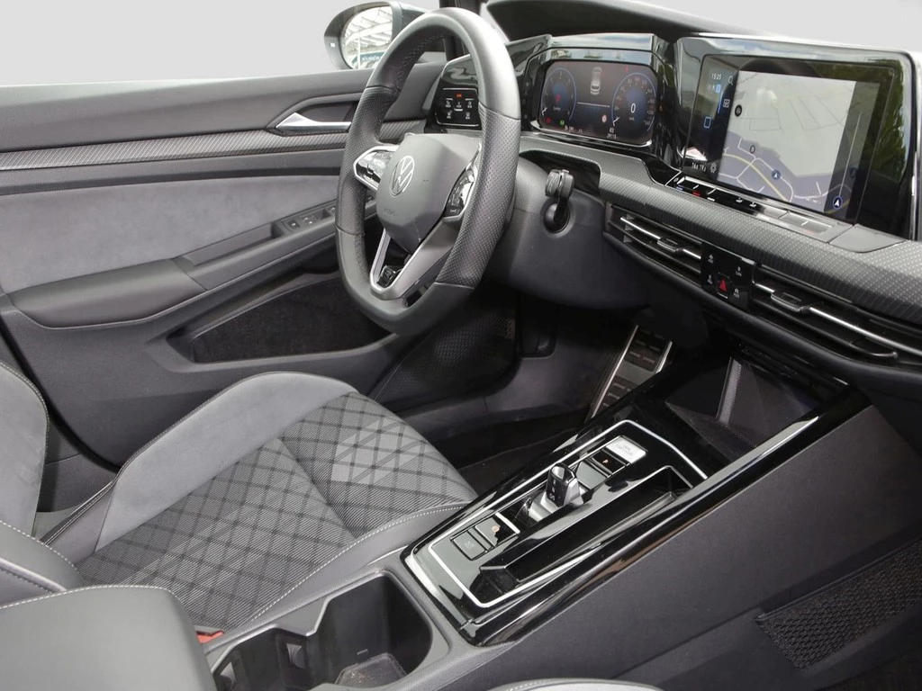 Volkswagen Golf VIII 2.0 TDI DSG R-Line Black Style 18" AHK Navi+VC ACC LED RFK+PDC SHZ