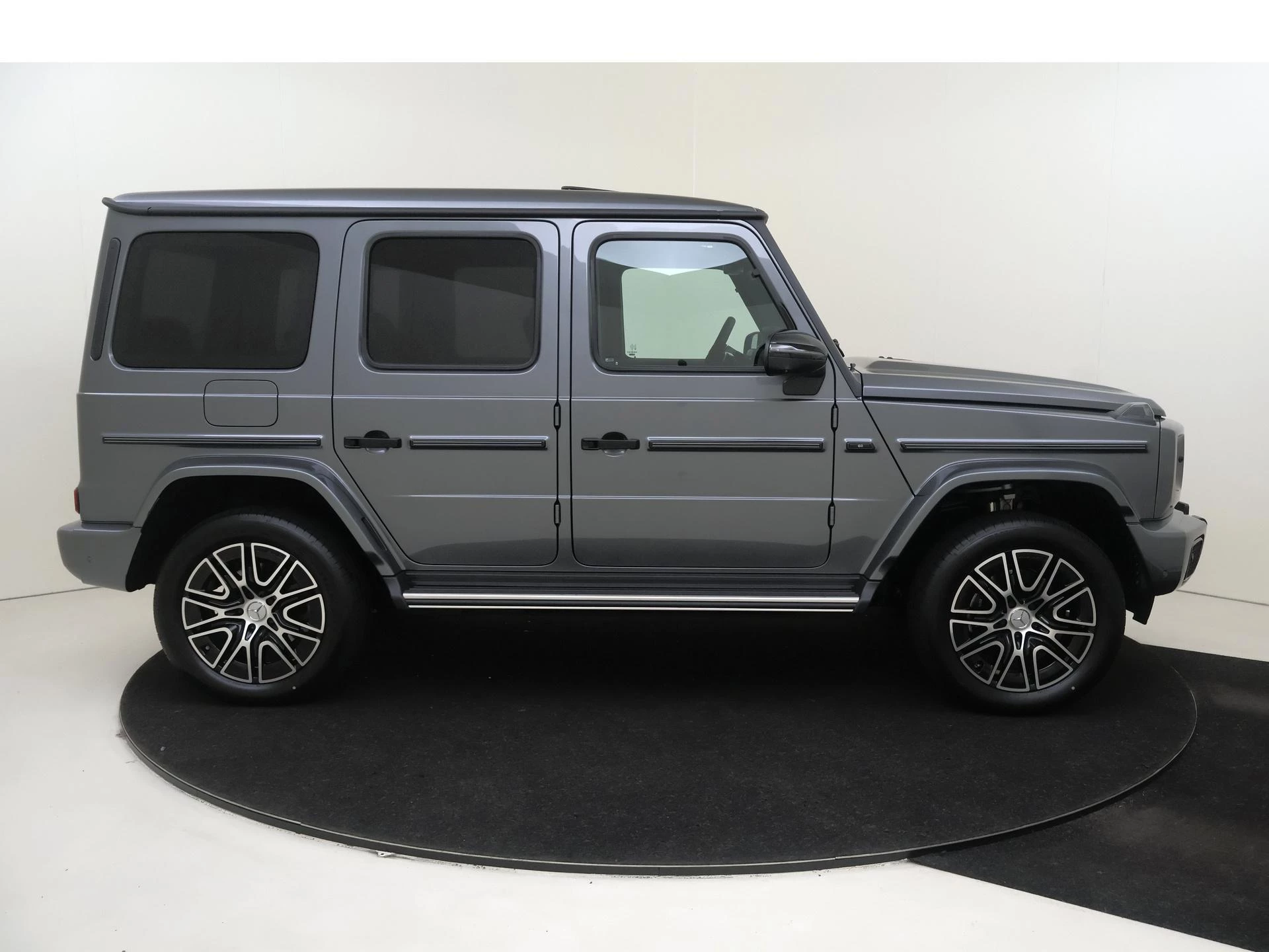 Mercedes-Benz-G-Klasse-image-7