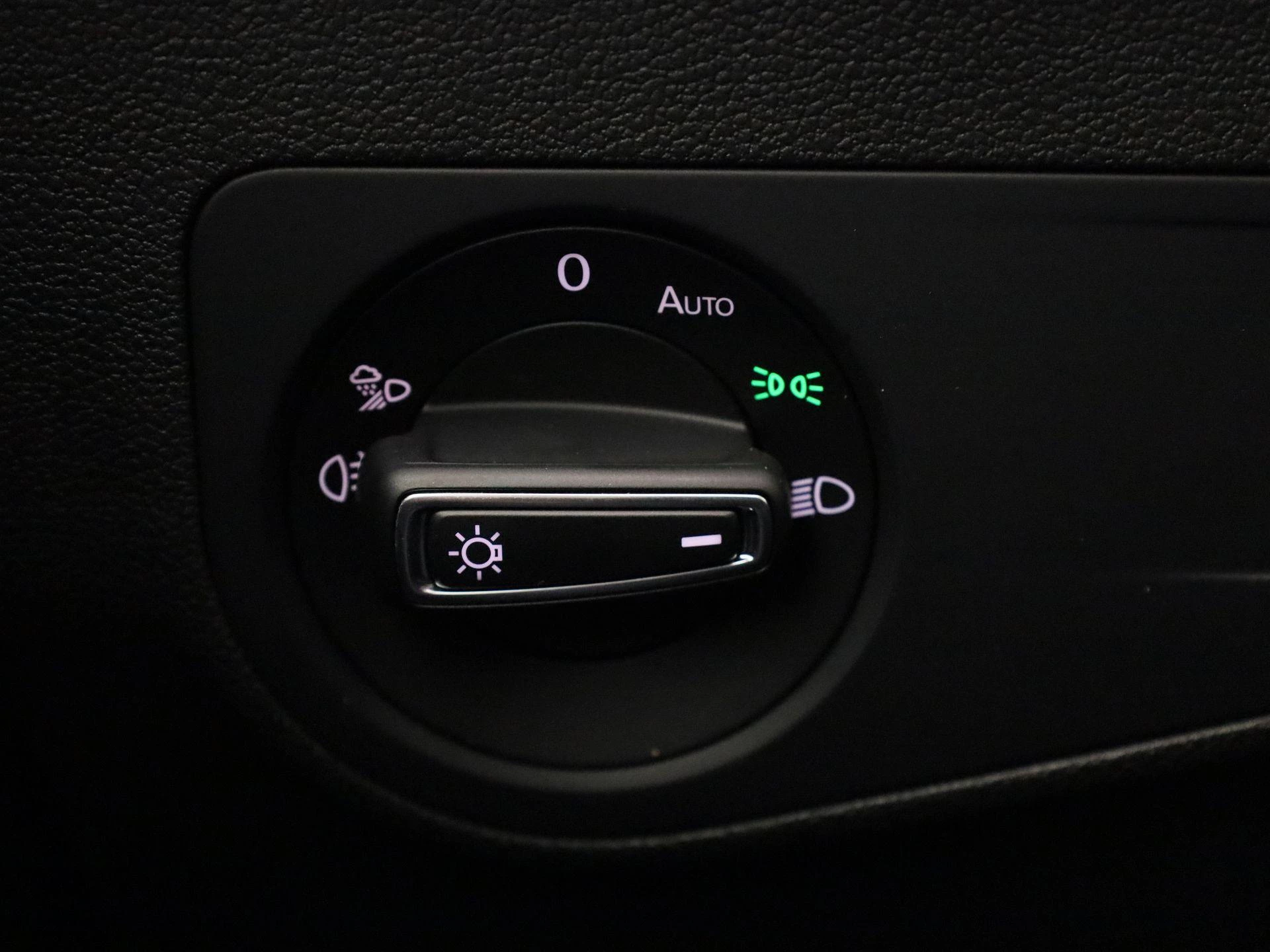 Volkswagen-Tiguan-image-36