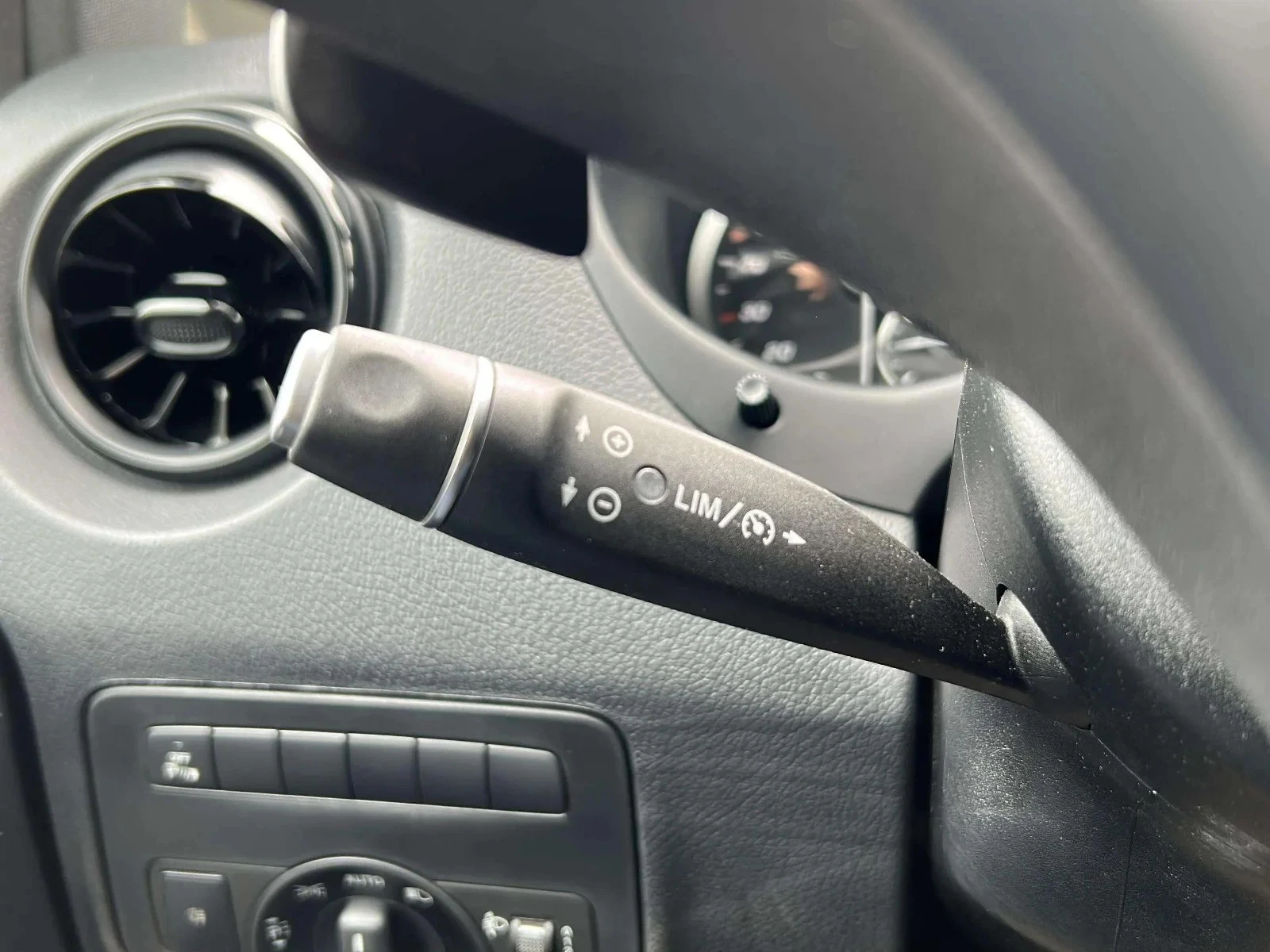 Mercedes-Benz-eVito-image-15