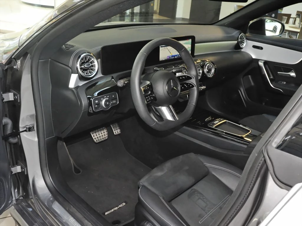 Mercedes-Benz-CLA 200 d-image-7