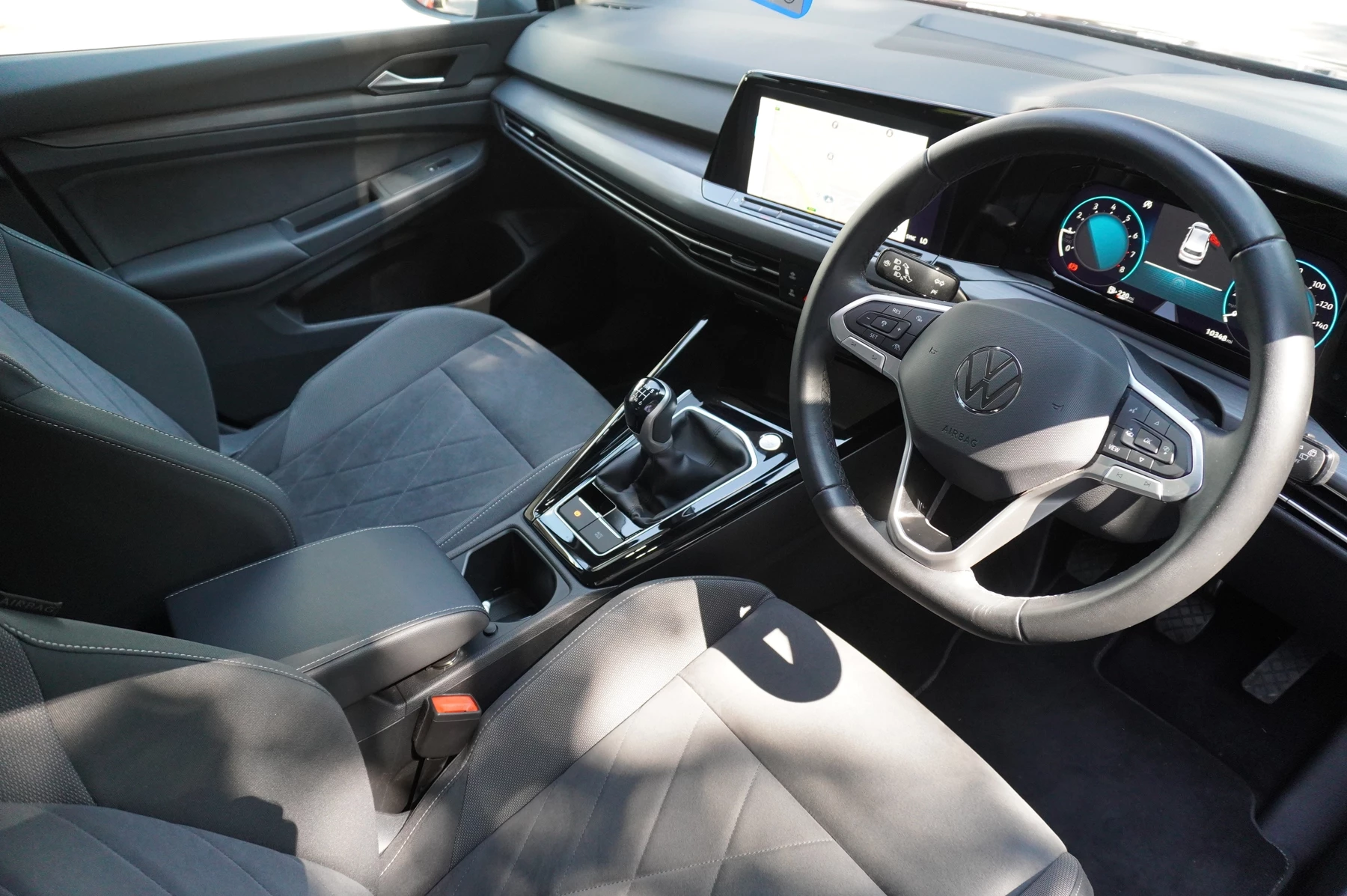 Volkswagen-Golf-image-5