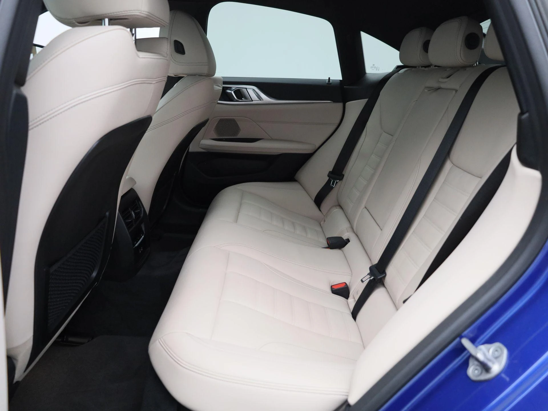 BMW-i4-image-11