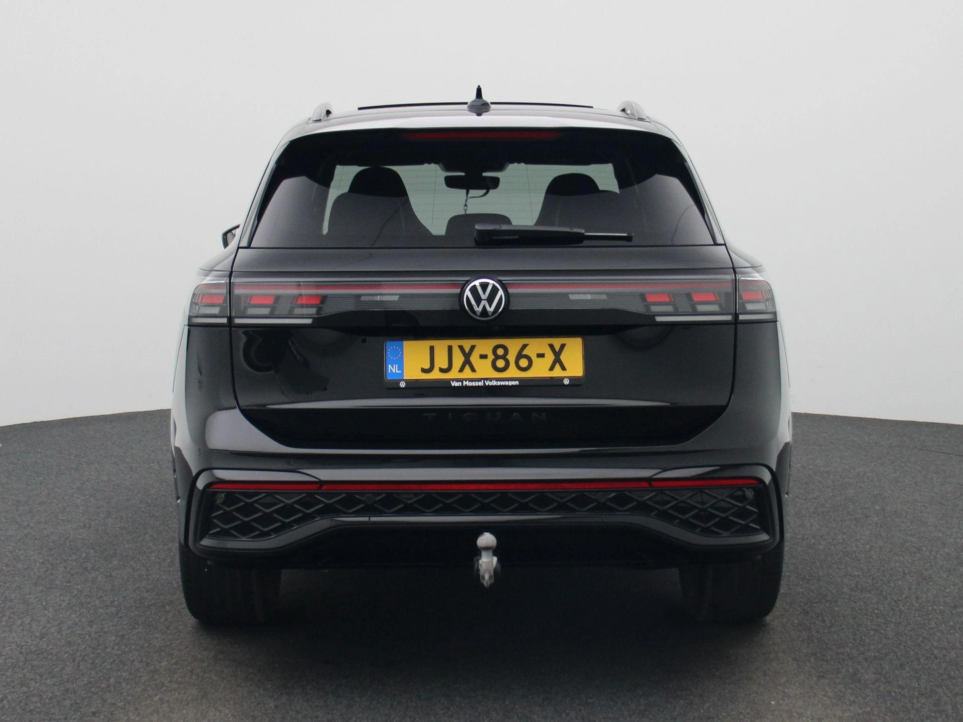 Volkswagen-Tiguan-image-4