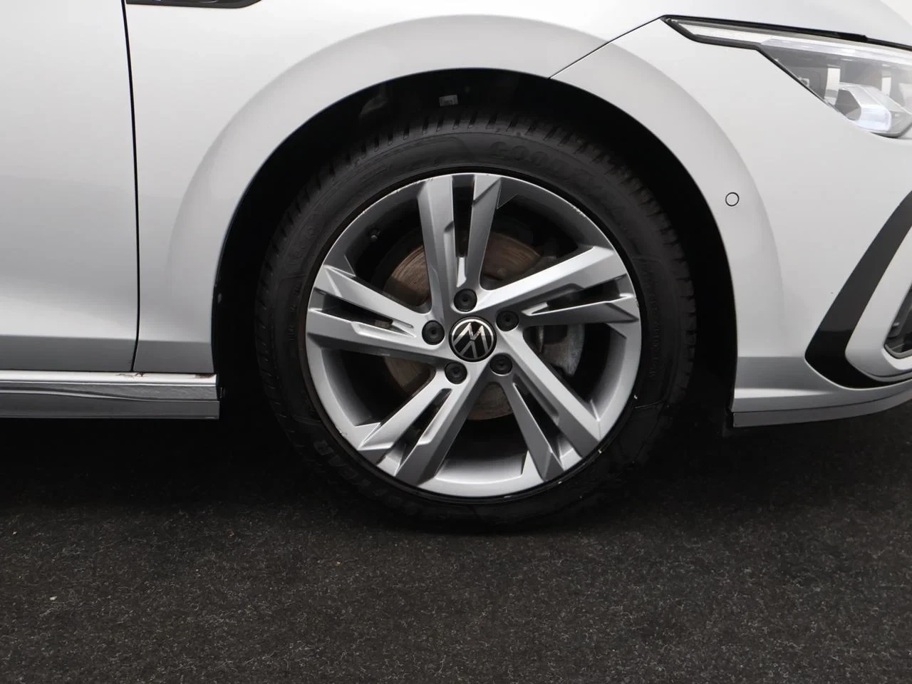 Volkswagen-Golf-image-4