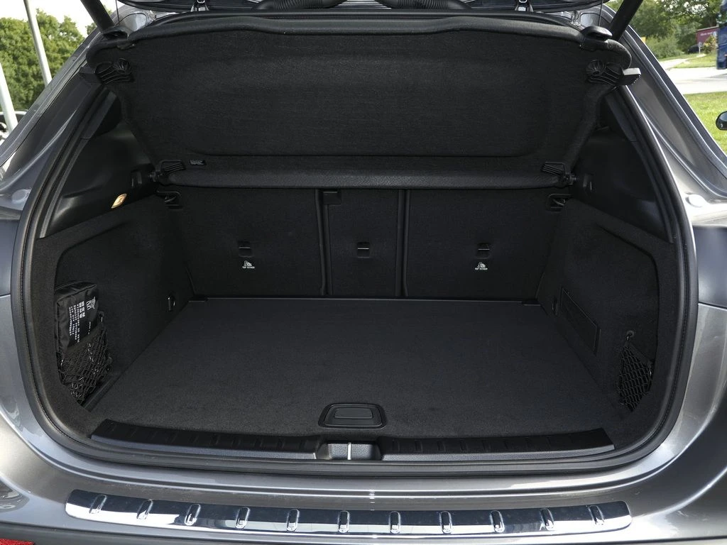 Mercedes-Benz-GLA 200 d-image-14