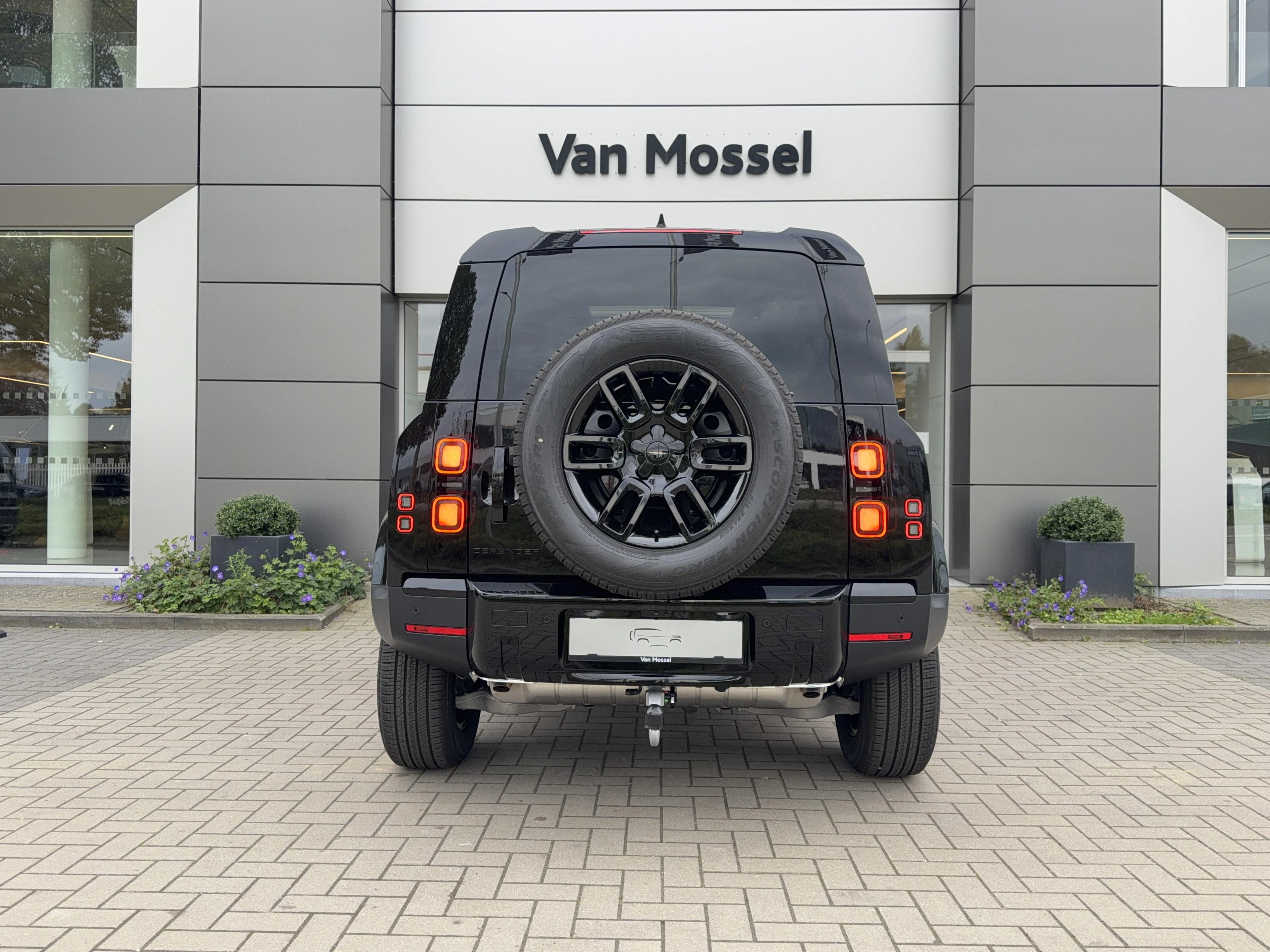 Land Rover-Defender-image-5