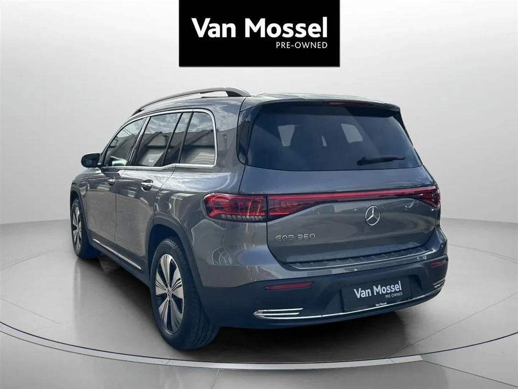 Mercedes-Benz-EQB-image-6