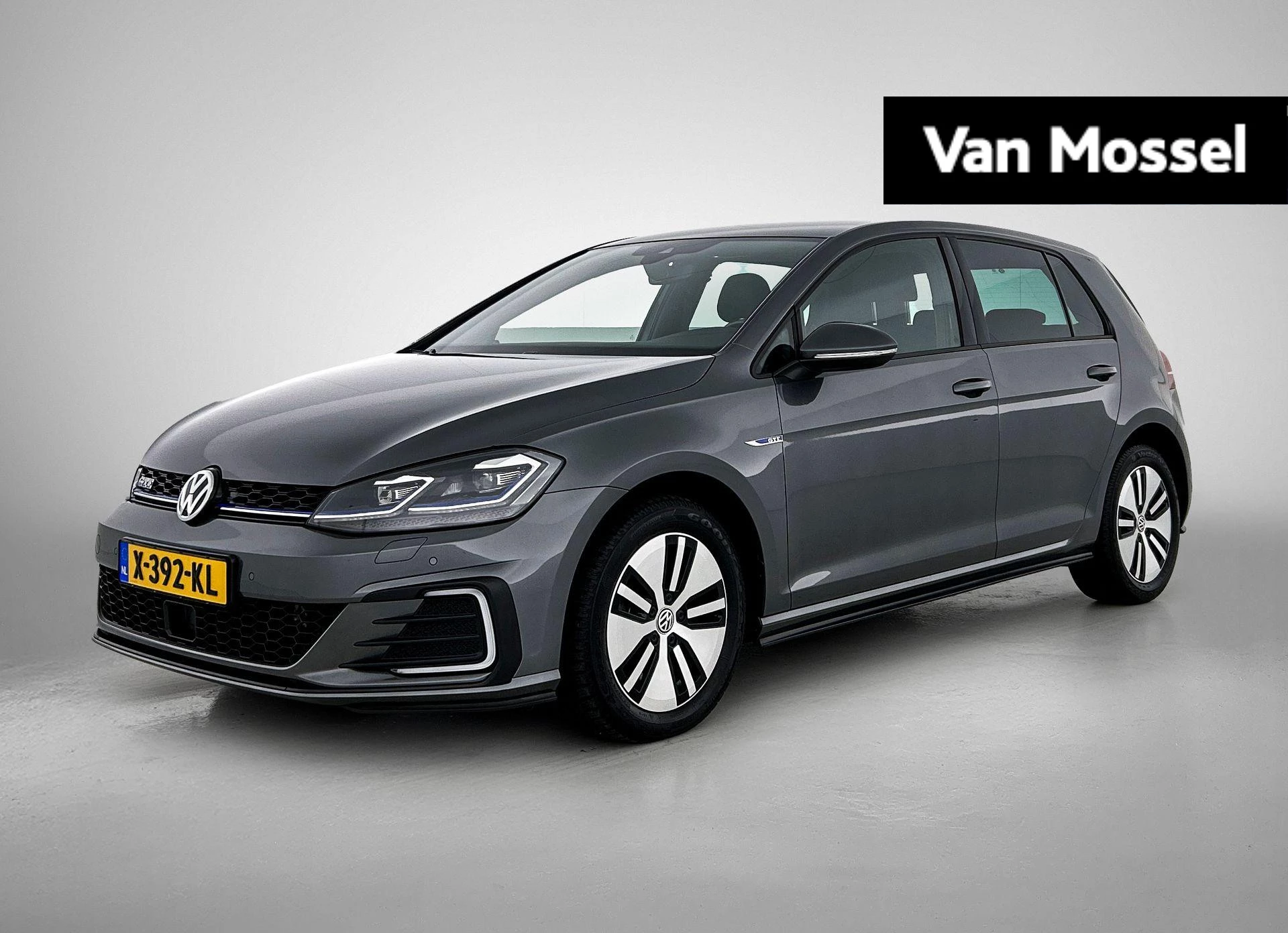 Volkswagen-Golf-image-0