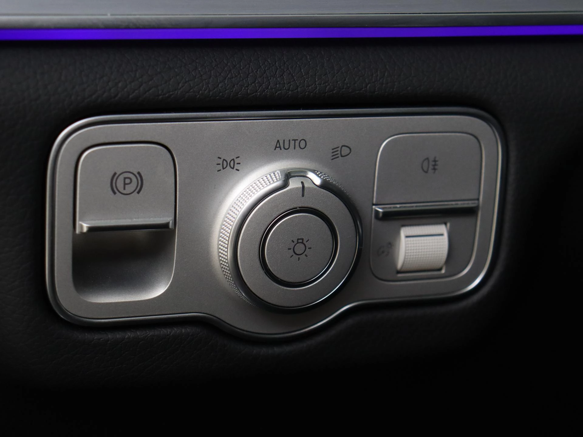 Mercedes-Benz-GLE-image-36