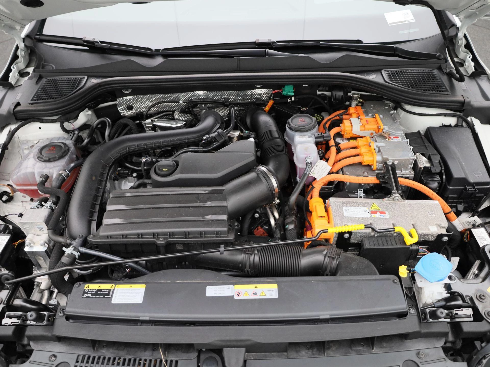 Volkswagen-Golf-image-43