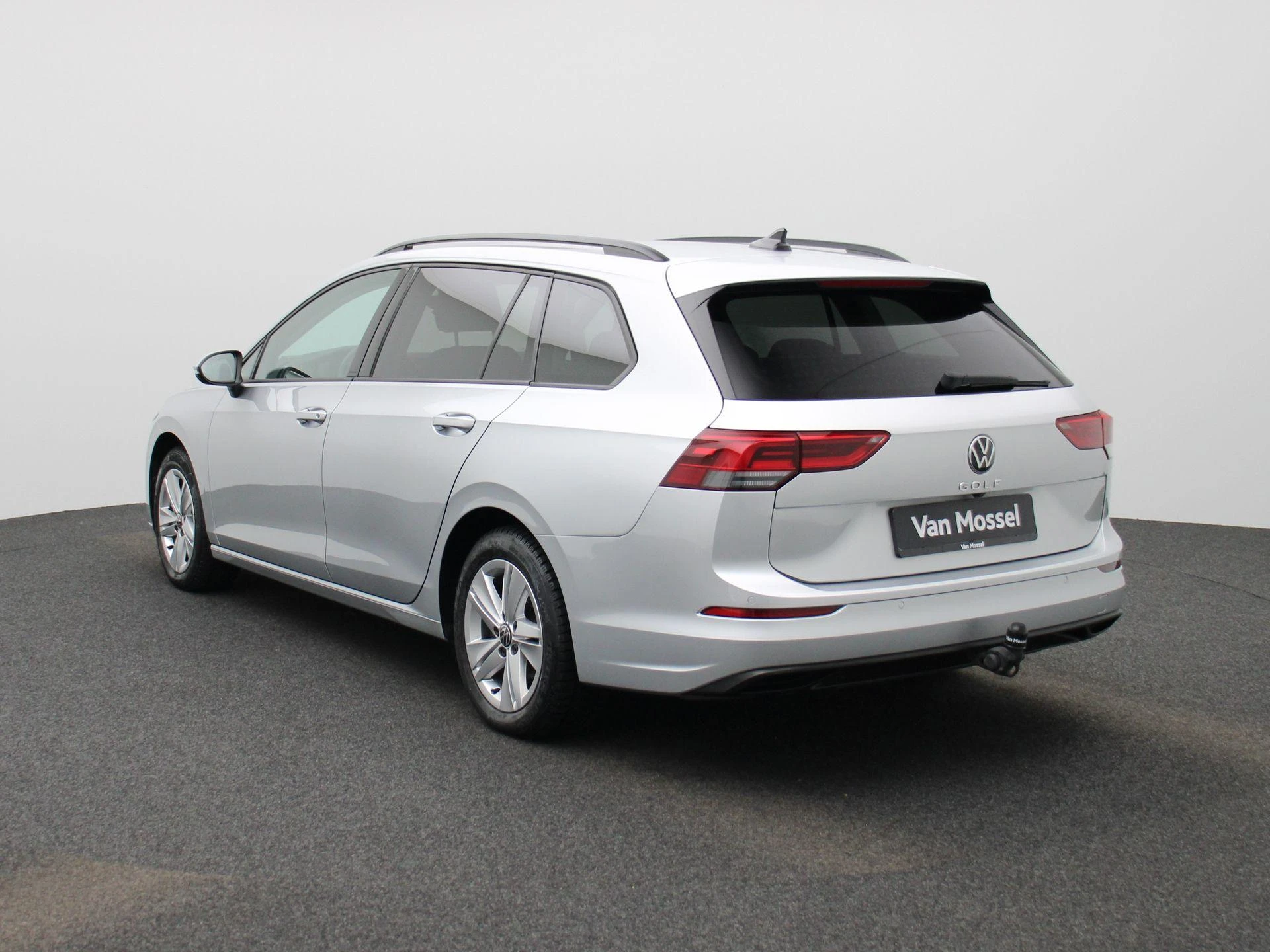 Volkswagen-Golf-image-1