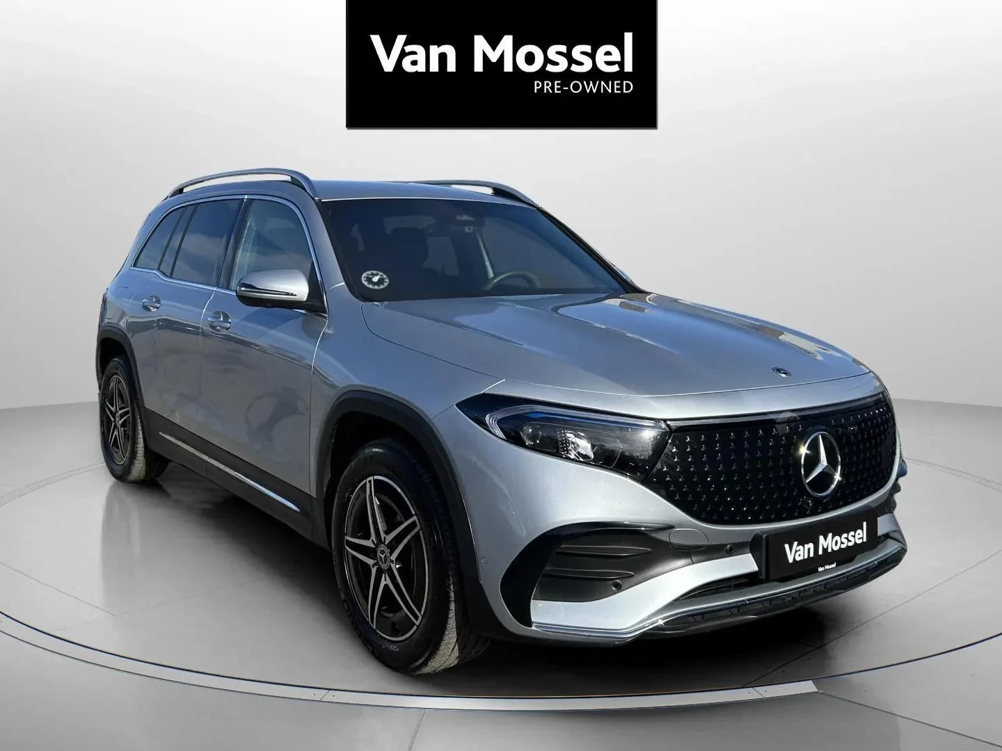 Mercedes-Benz-EQB-image-2