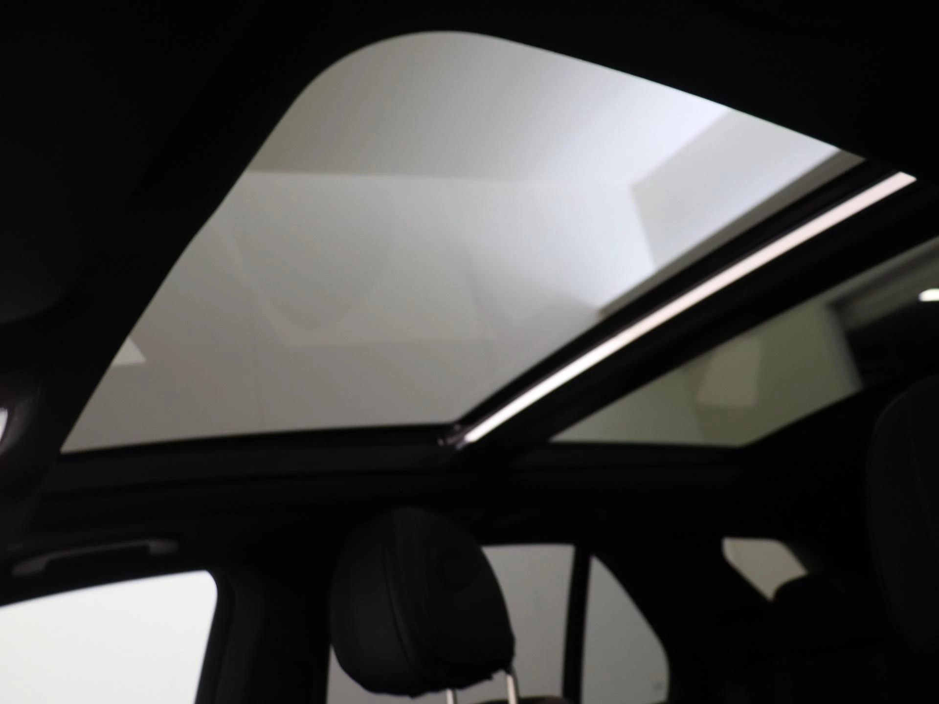 Mercedes-Benz-GLE-image-27