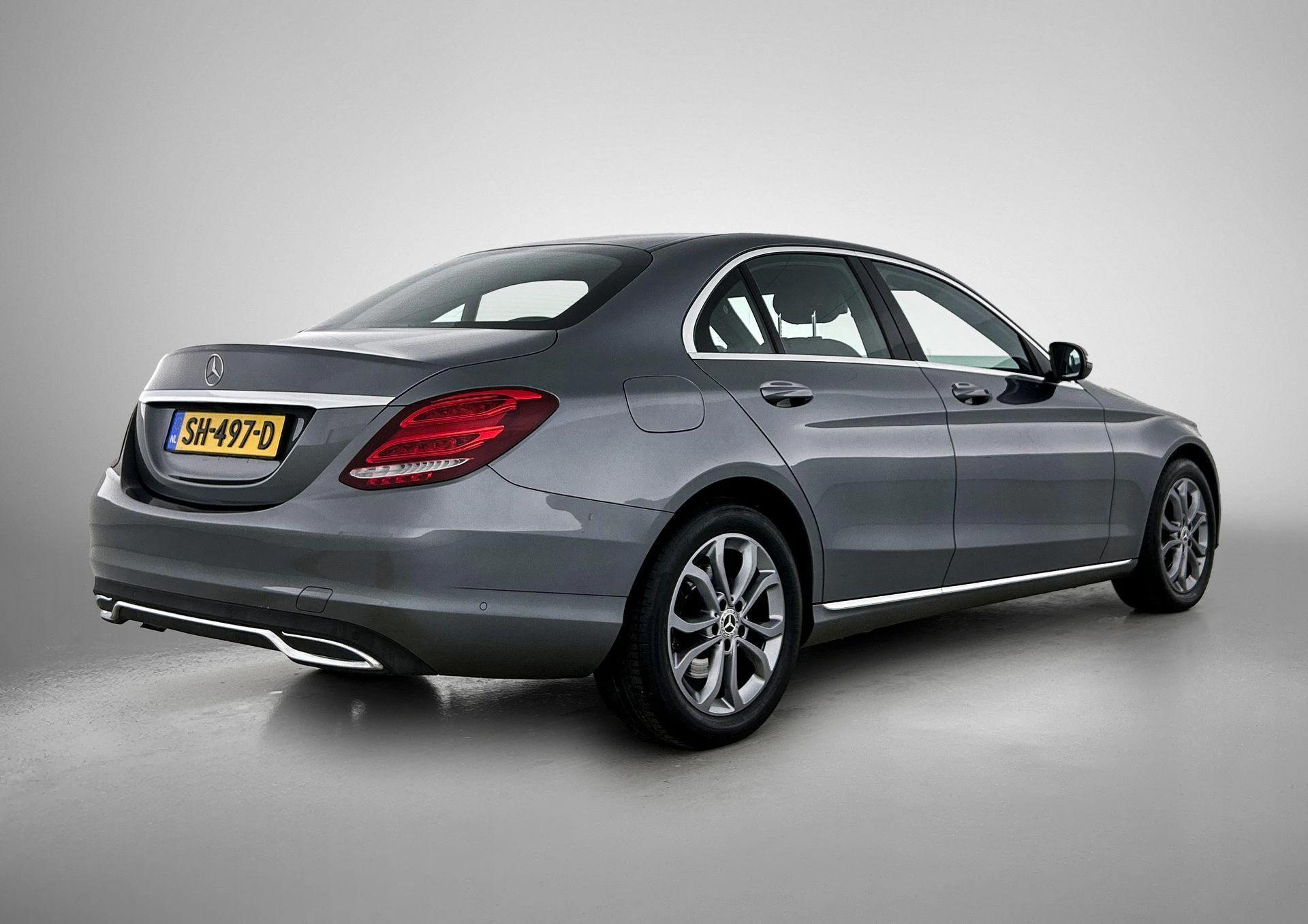 Mercedes-Benz-C-Klasse-image-3