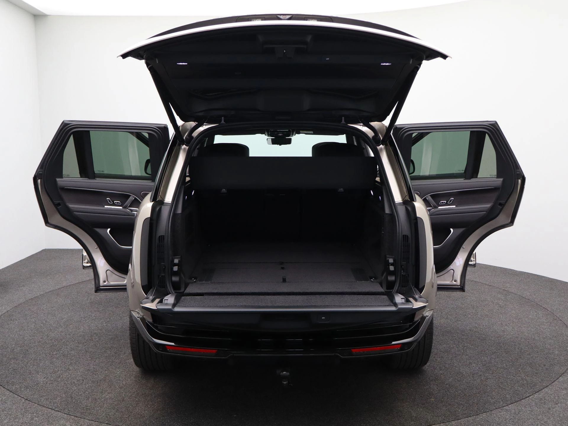 Land Rover-Range Rover-image-13