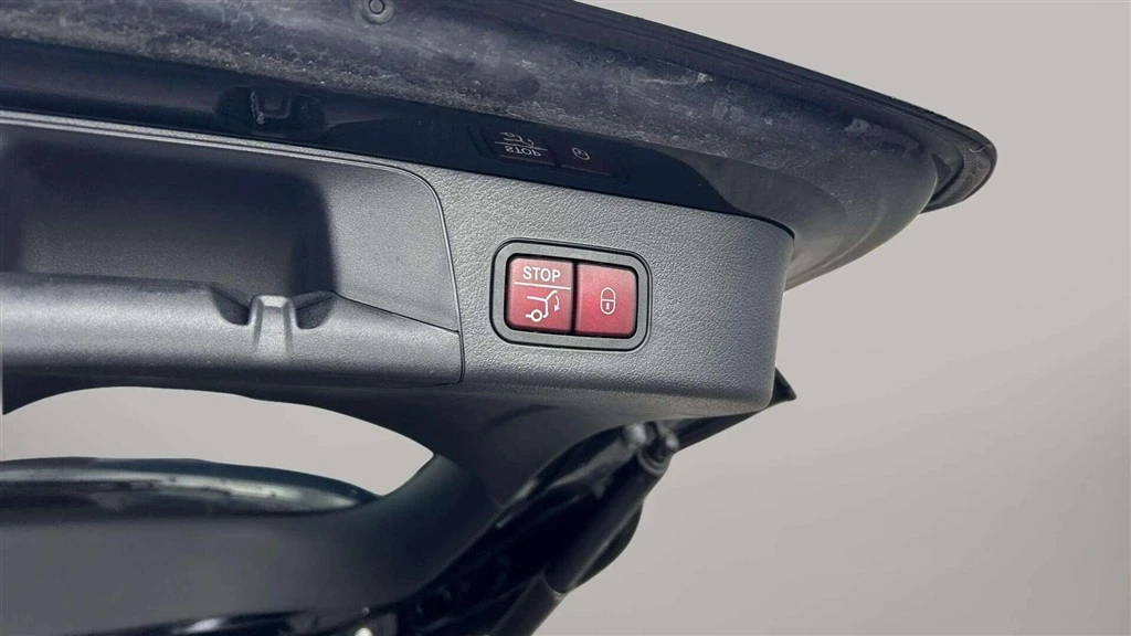 Mercedes-Benz-EQB-image-26