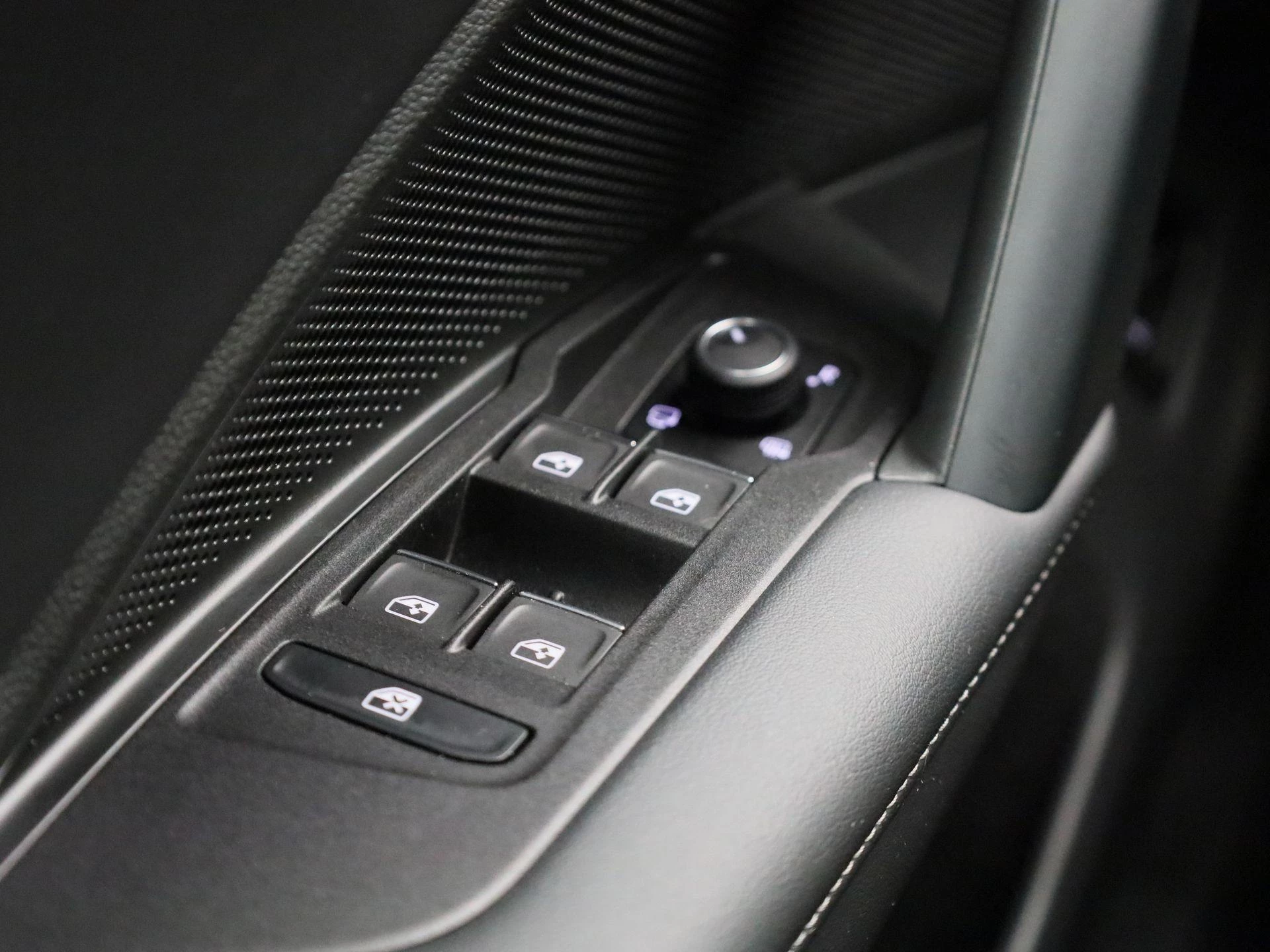 Volkswagen-Tiguan-image-35