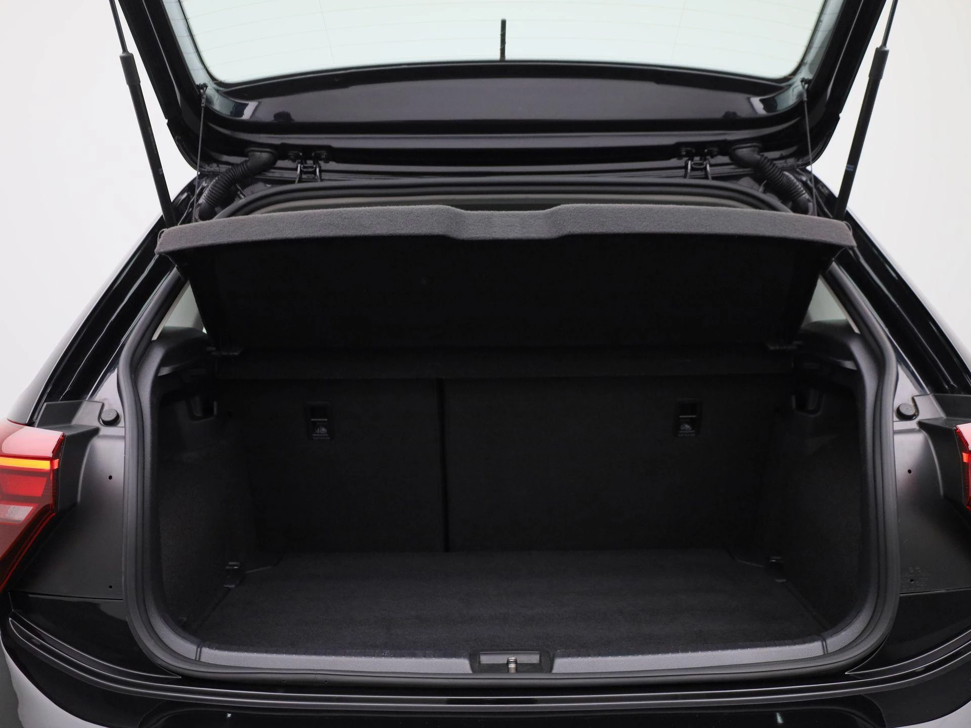 Volkswagen-Polo-image-13