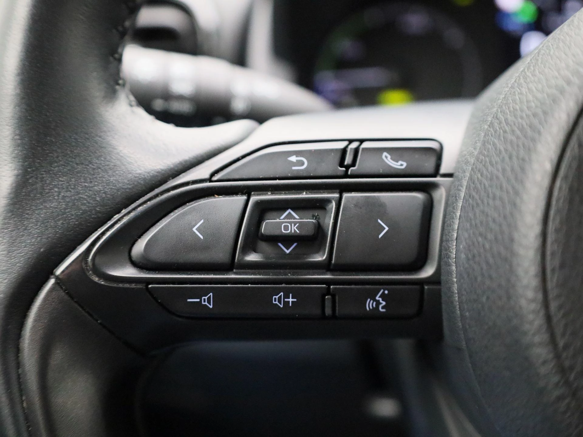 Mazda-2 Hybrid-image-16