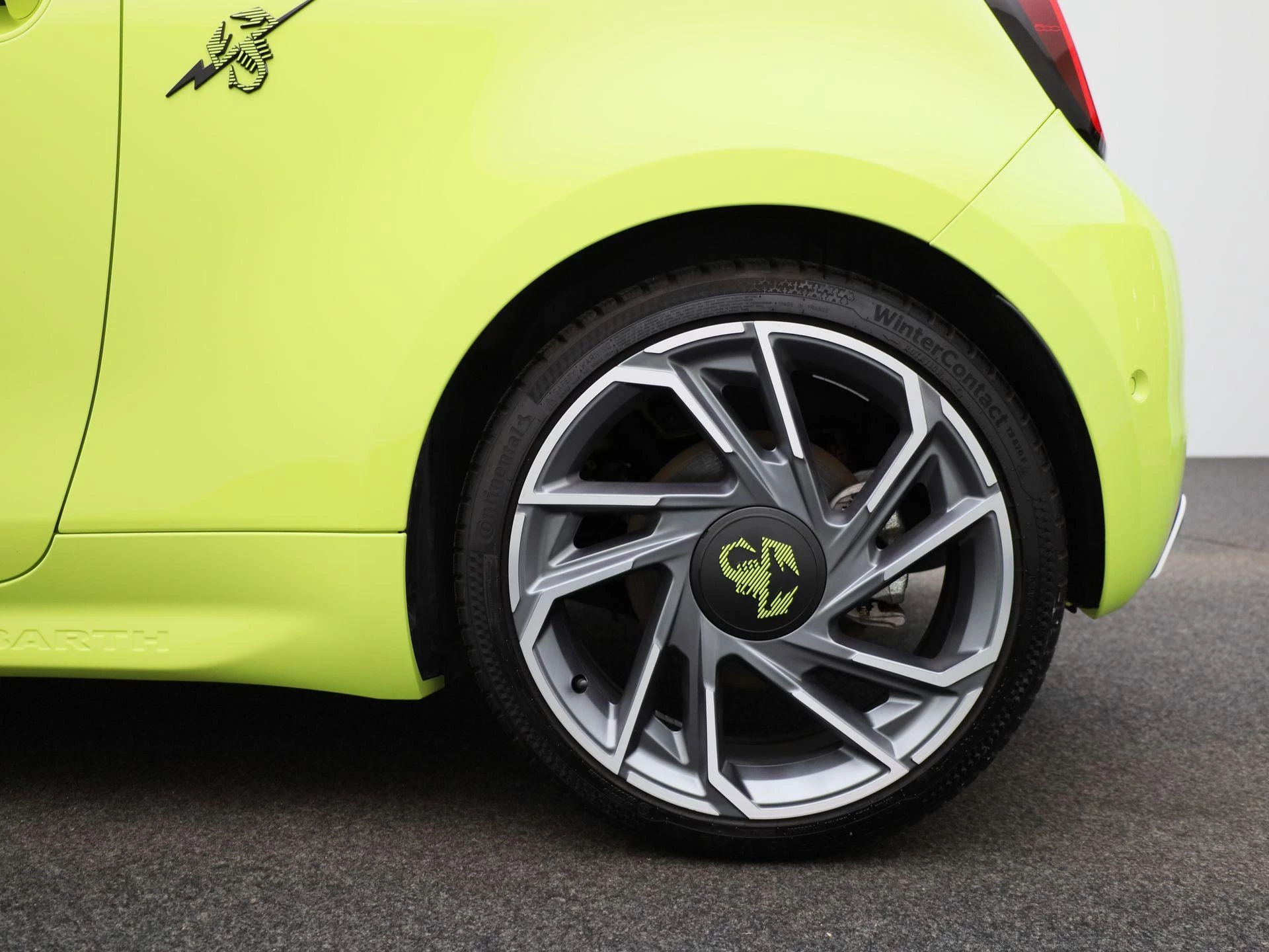 Abarth-500C-image-12