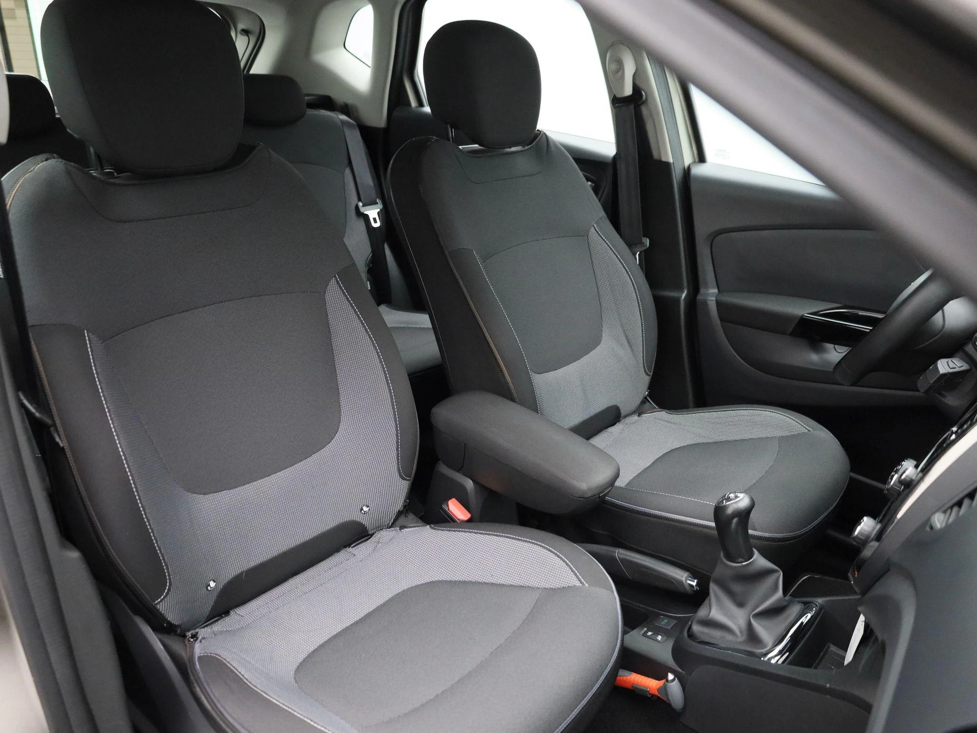 Renault-Captur-image-34