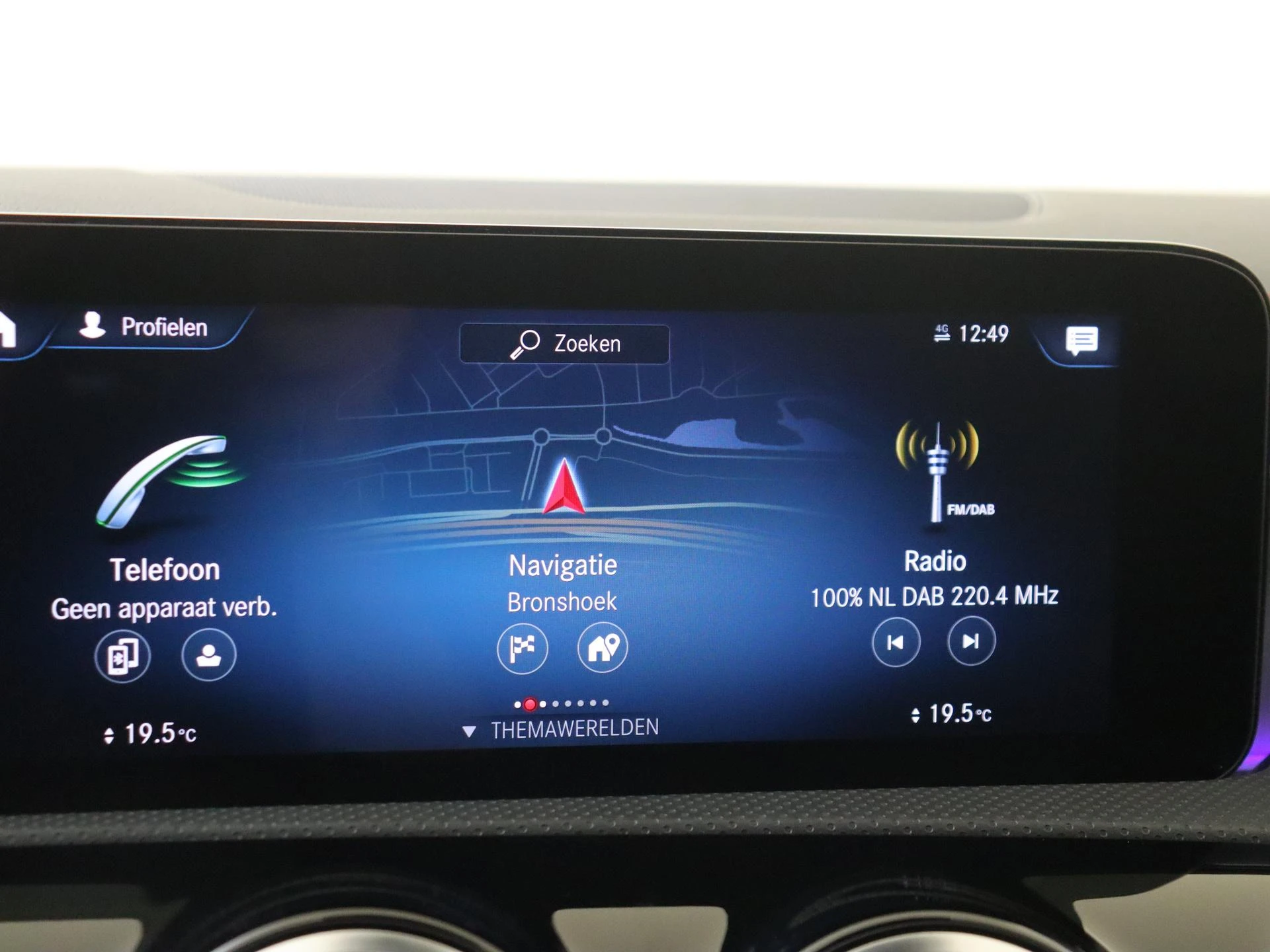 Mercedes-Benz-CLA-image-15