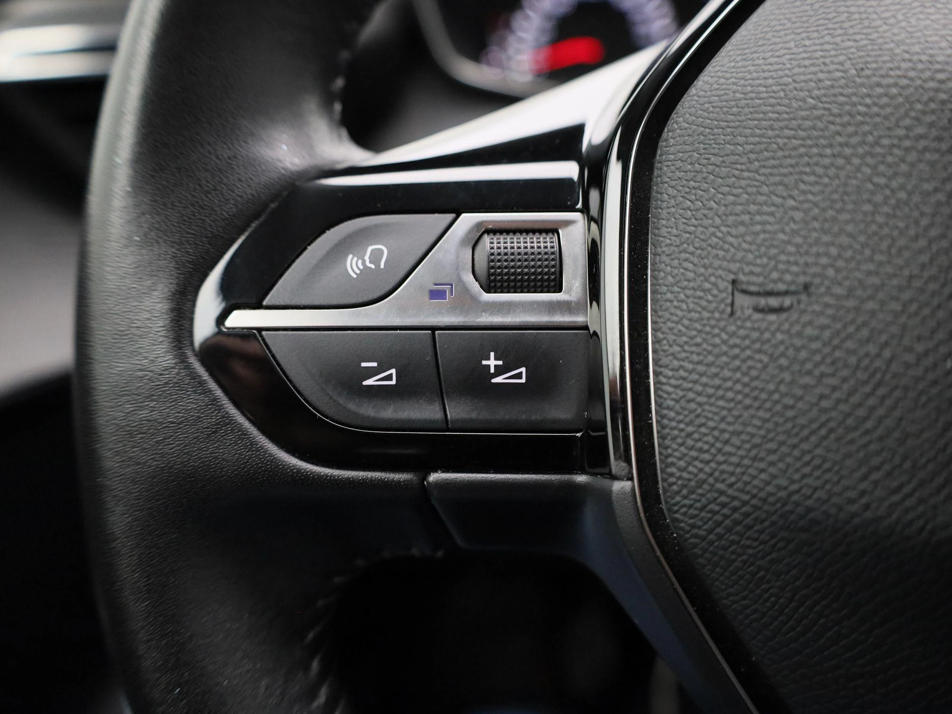 Peugeot-208-image-16