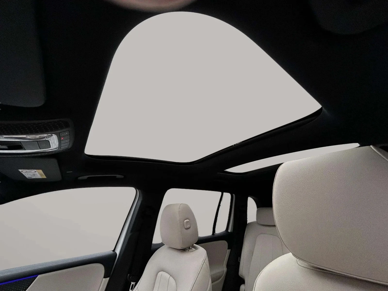 Mercedes-Benz-EQB-image-11