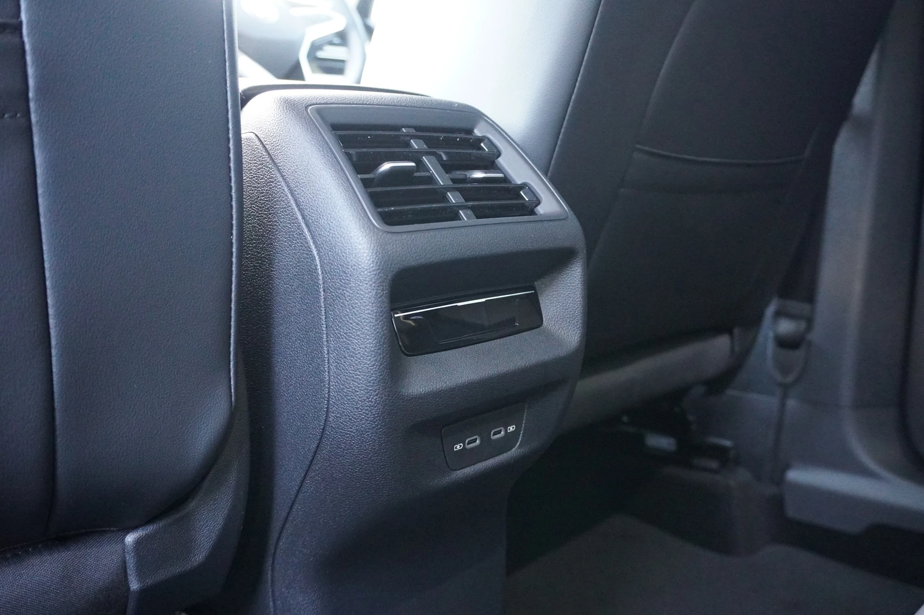 Volkswagen-Tiguan-image-37