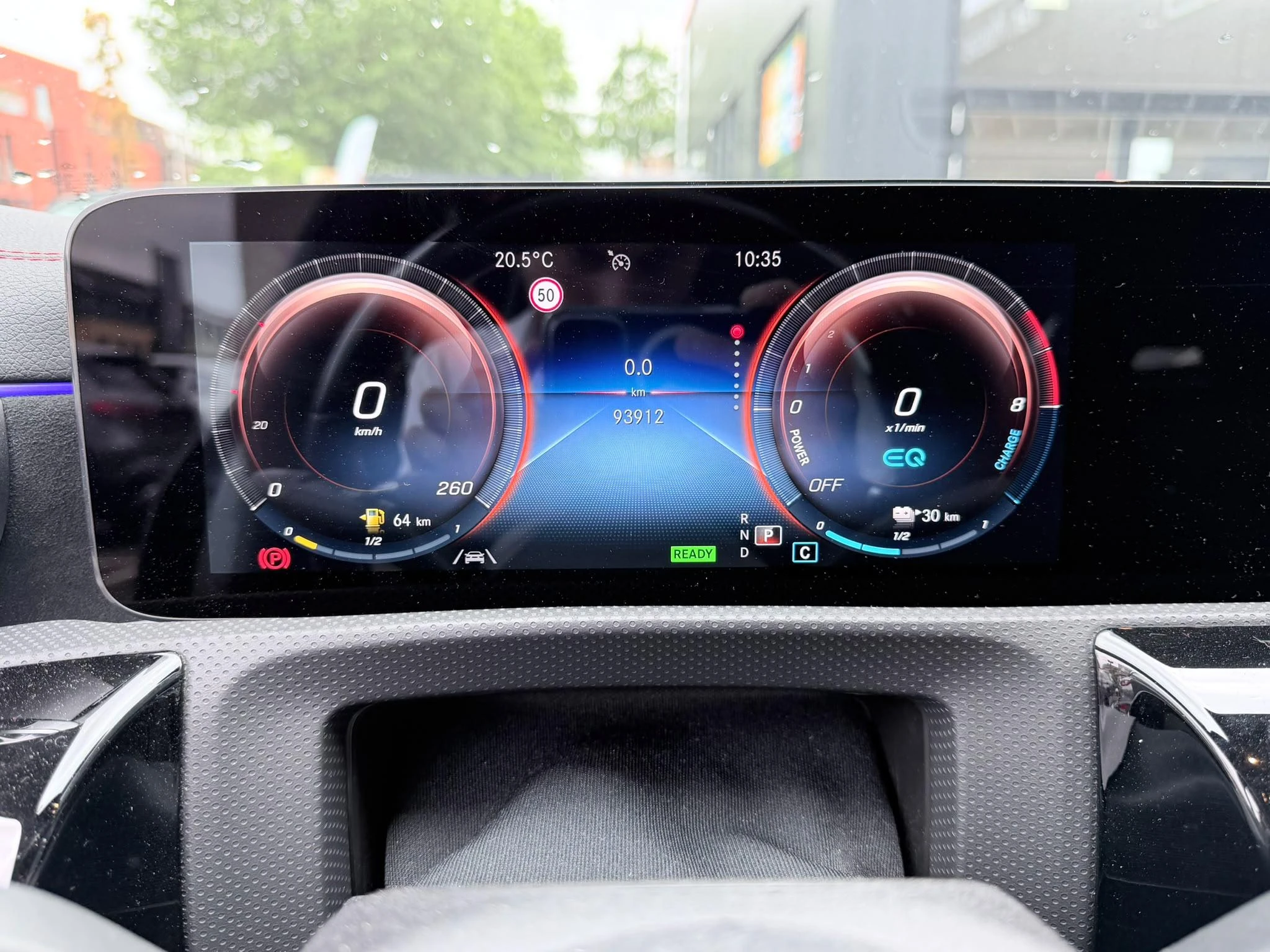 Mercedes-Benz-CLA-image-9