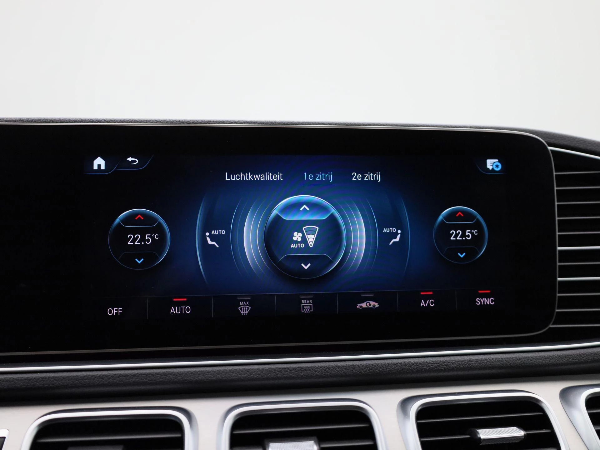 Mercedes-Benz-GLE-image-18