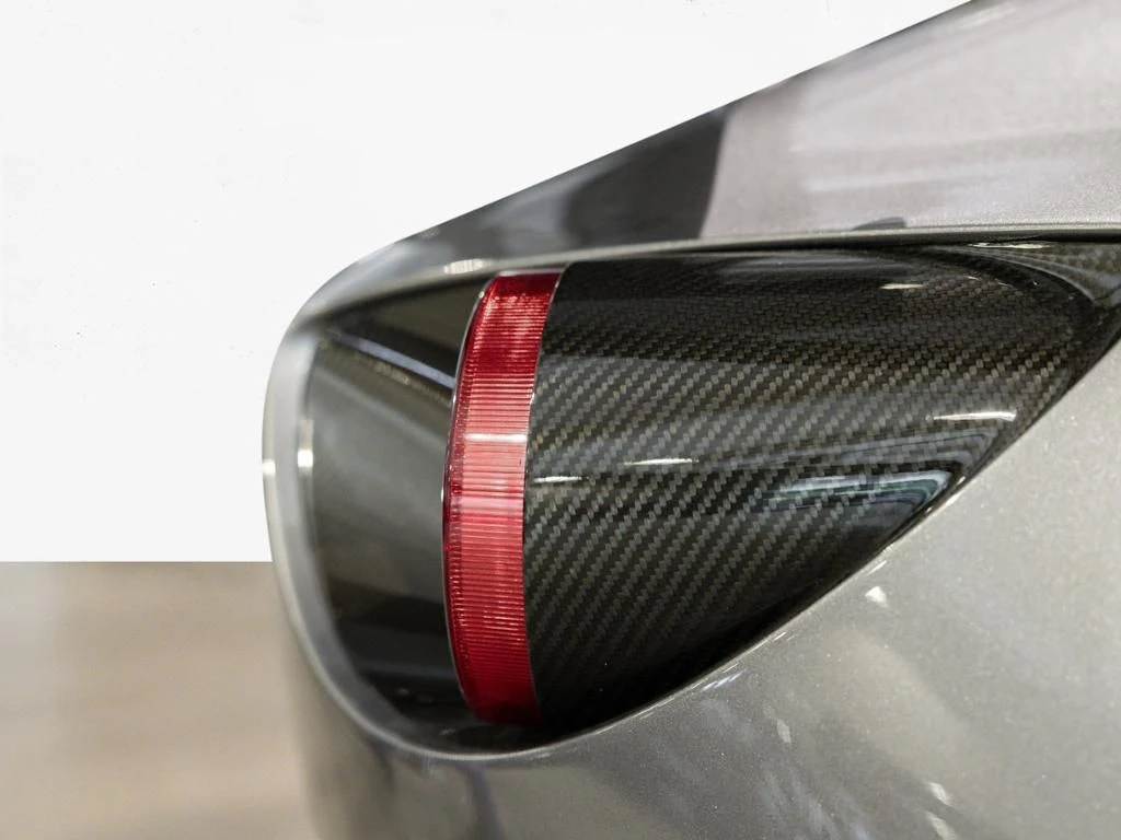 Aston Martin-V12 Vantage-image-17