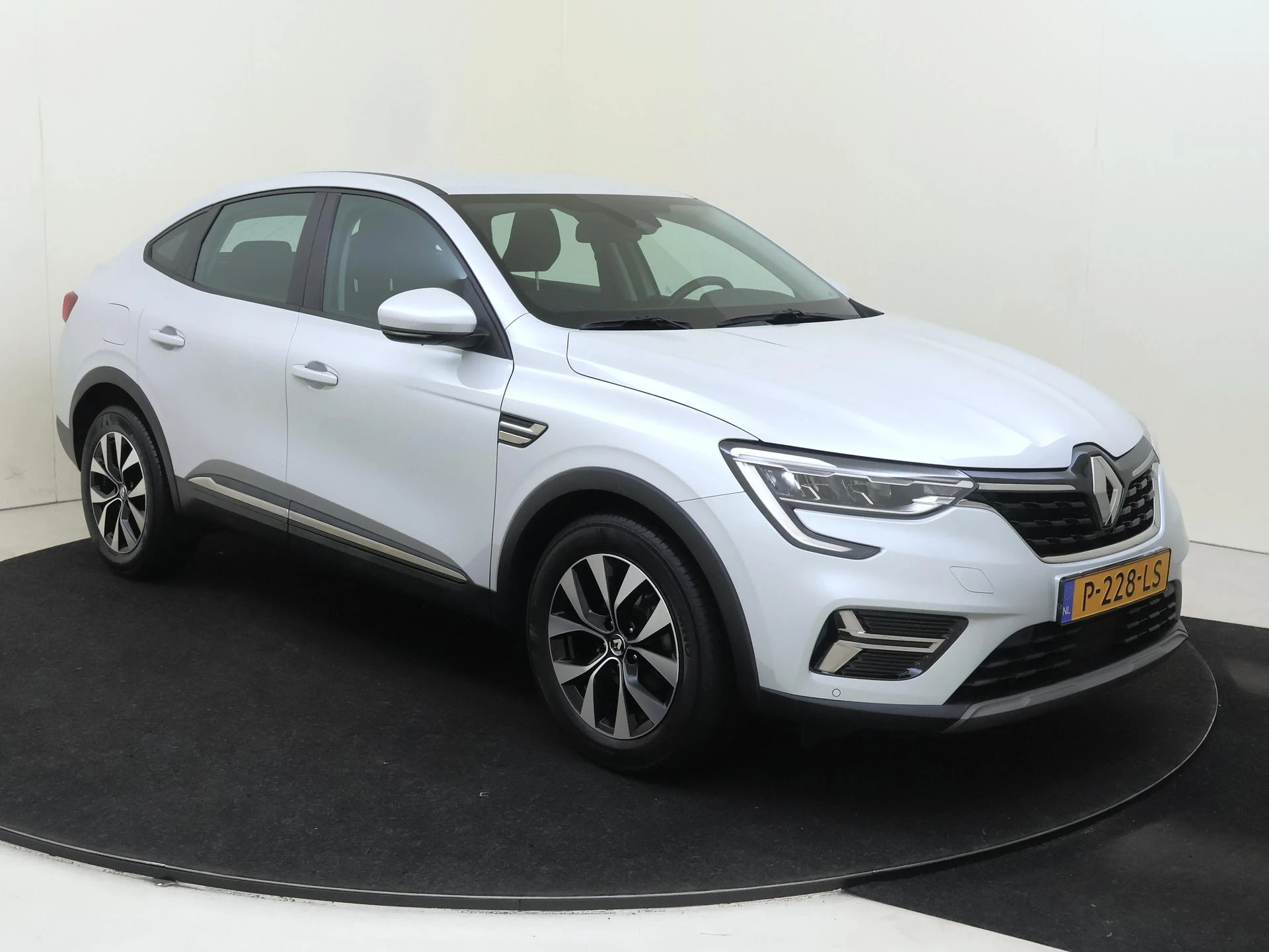 Renault-Arkana-image-1