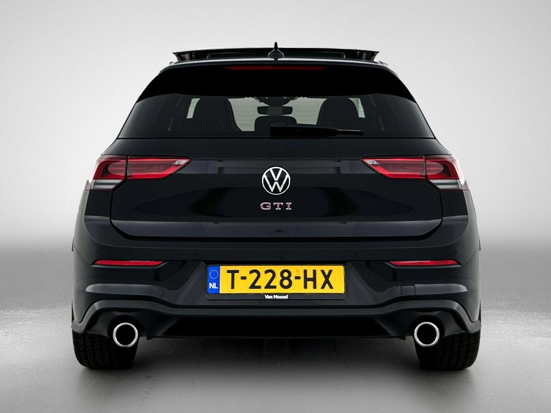 Volkswagen-Golf-image-2