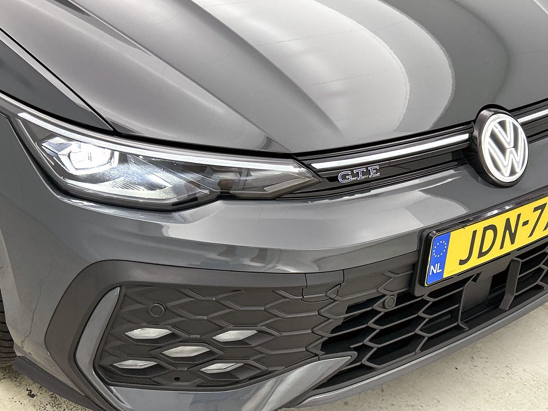 Volkswagen-Golf-image-28