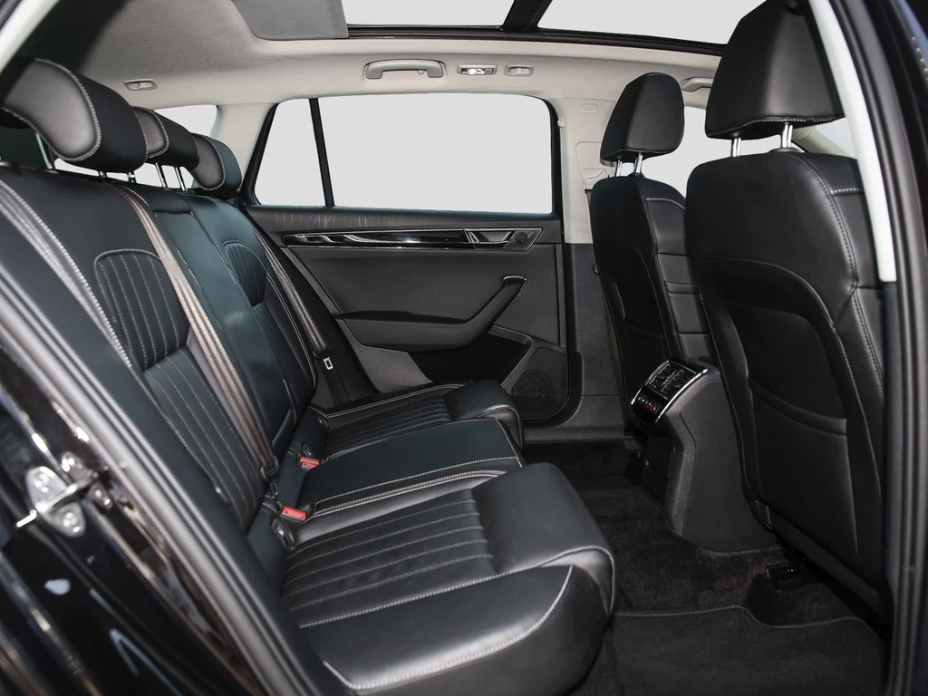 Škoda Superb Combi 2.0 TDI DSG L&K 4x4 Navi/Pano/RFK