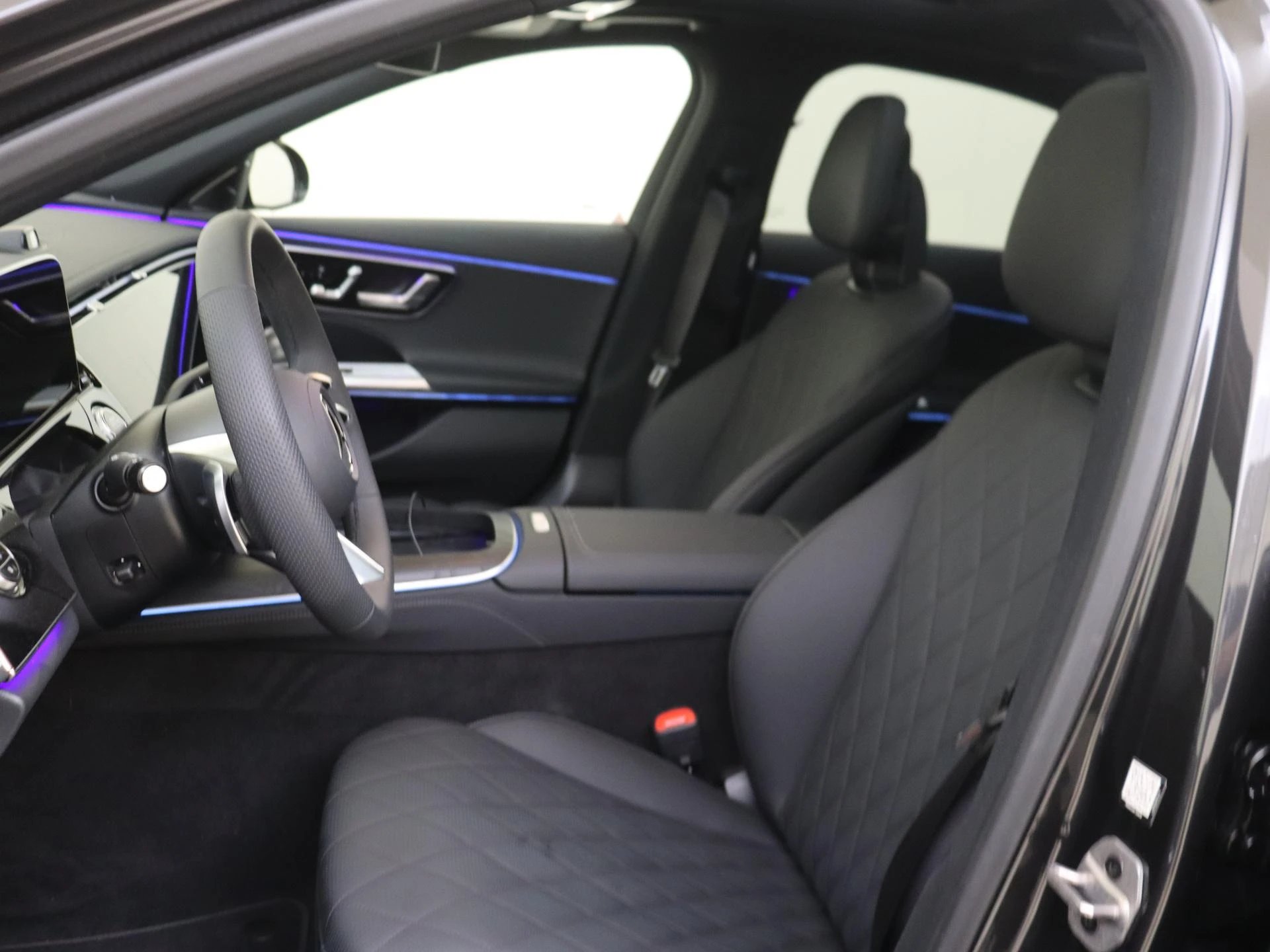 Mercedes-Benz-E-Klasse-image-10