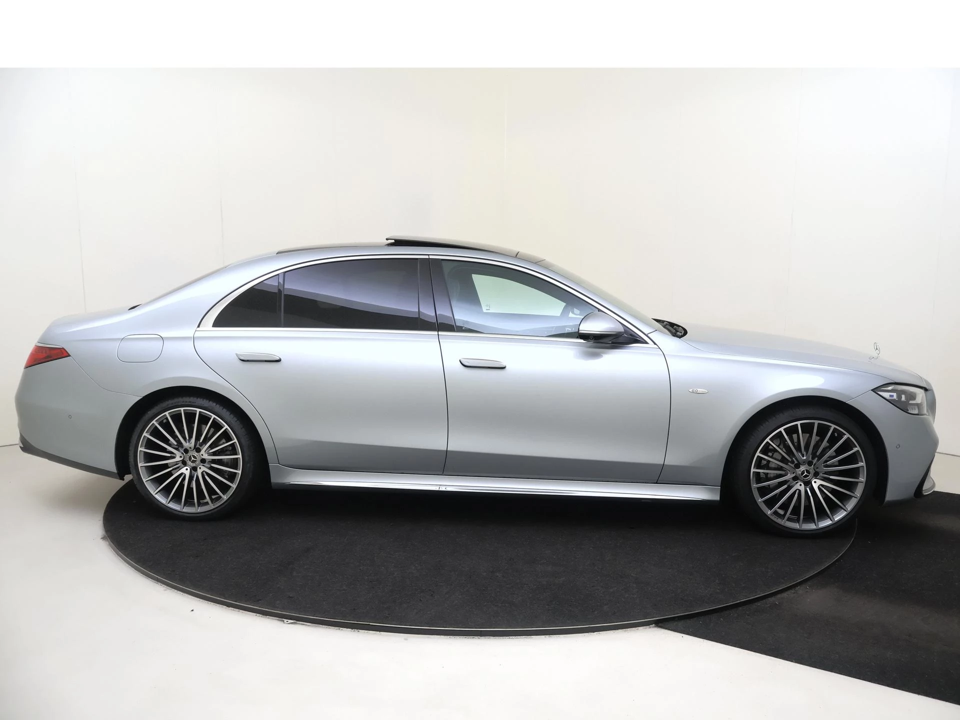 Mercedes-Benz-S-Klasse-image-8