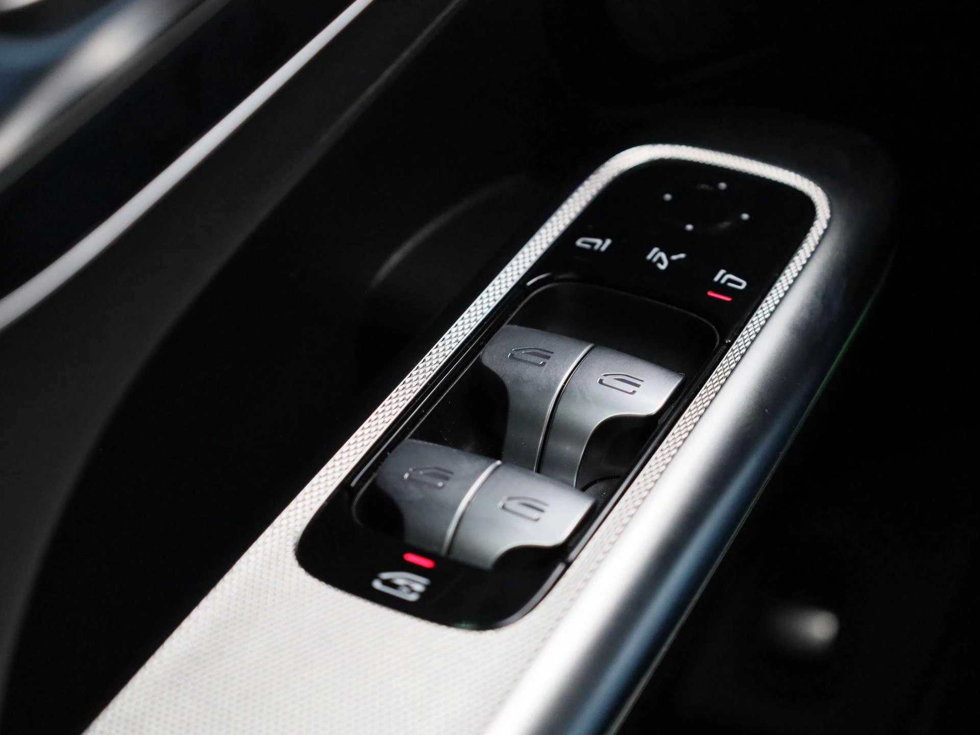 Mercedes-Benz-GLC-image-34