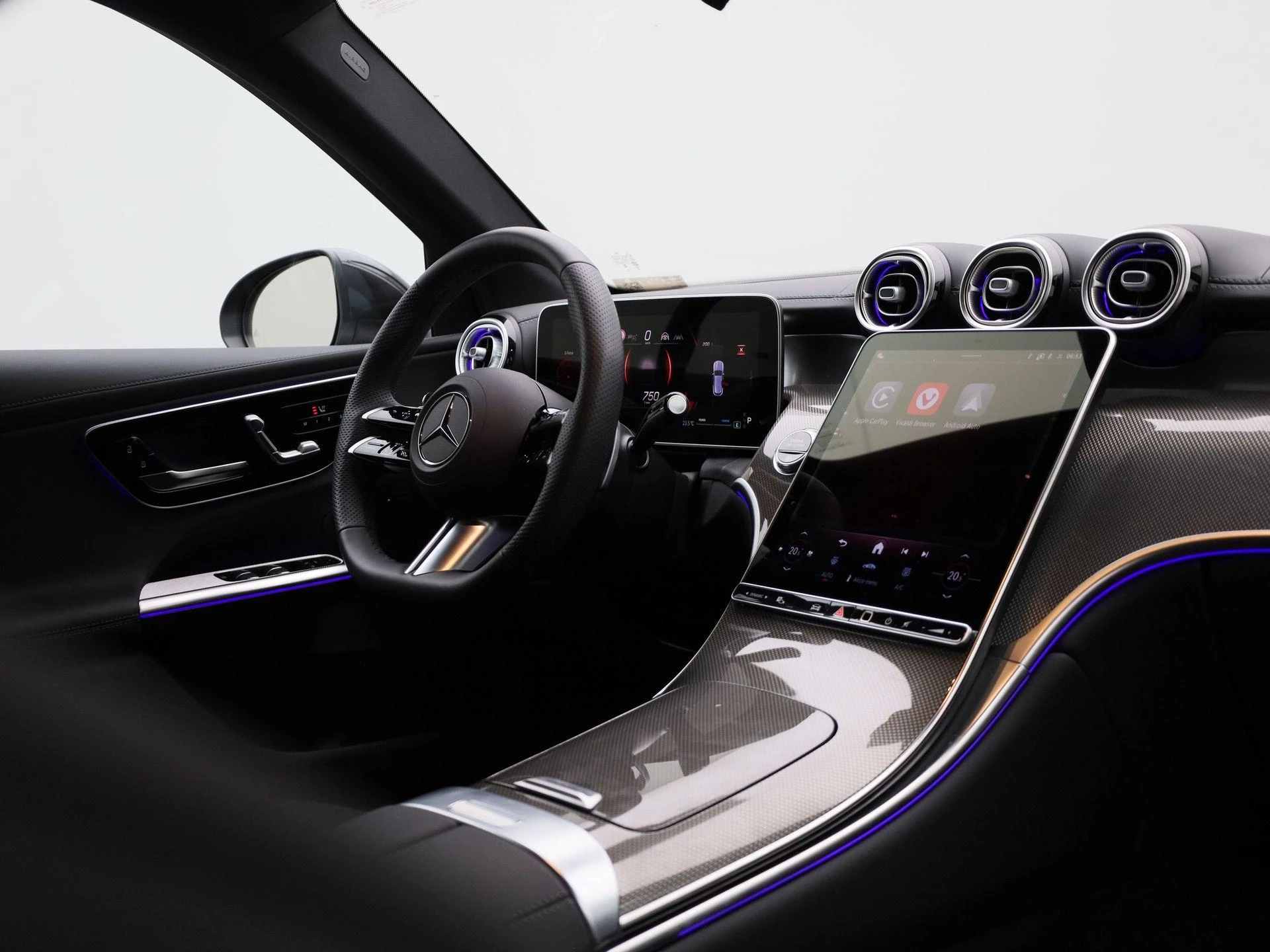 Mercedes-Benz-GLC-image-40