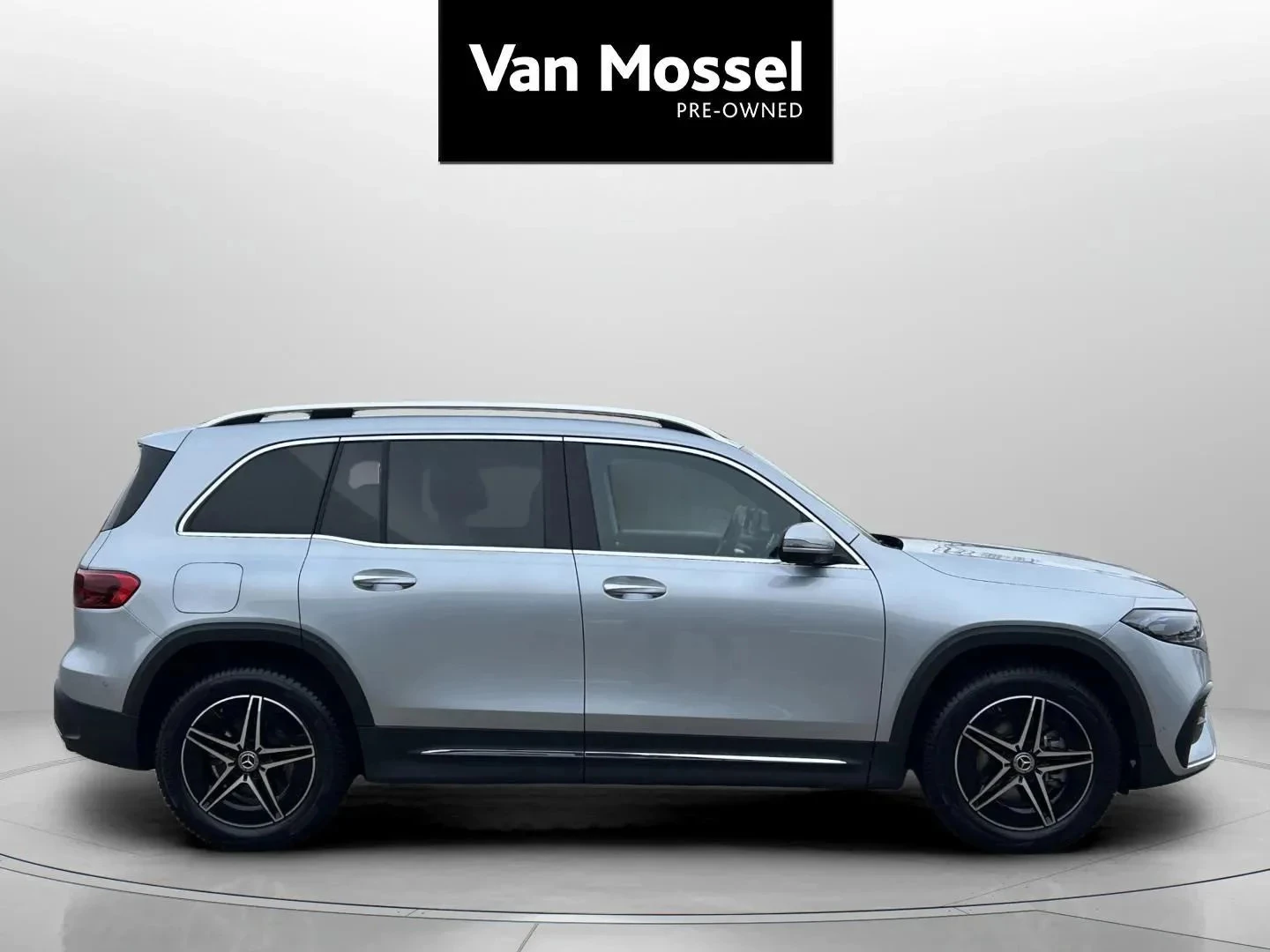 Mercedes-Benz-EQB-image-3