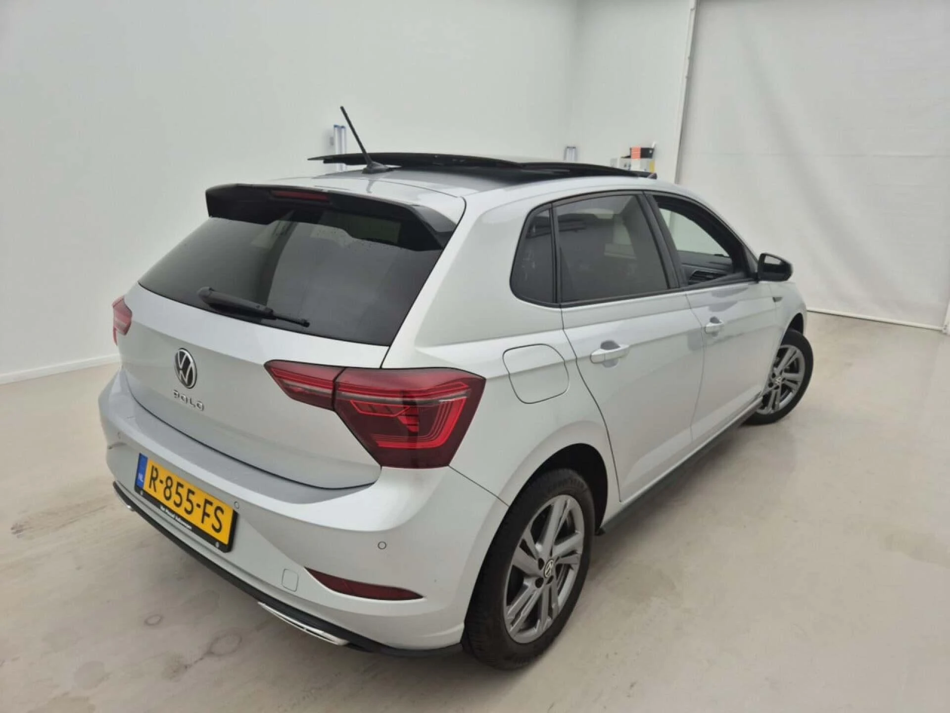 Volkswagen-Polo-image-1
