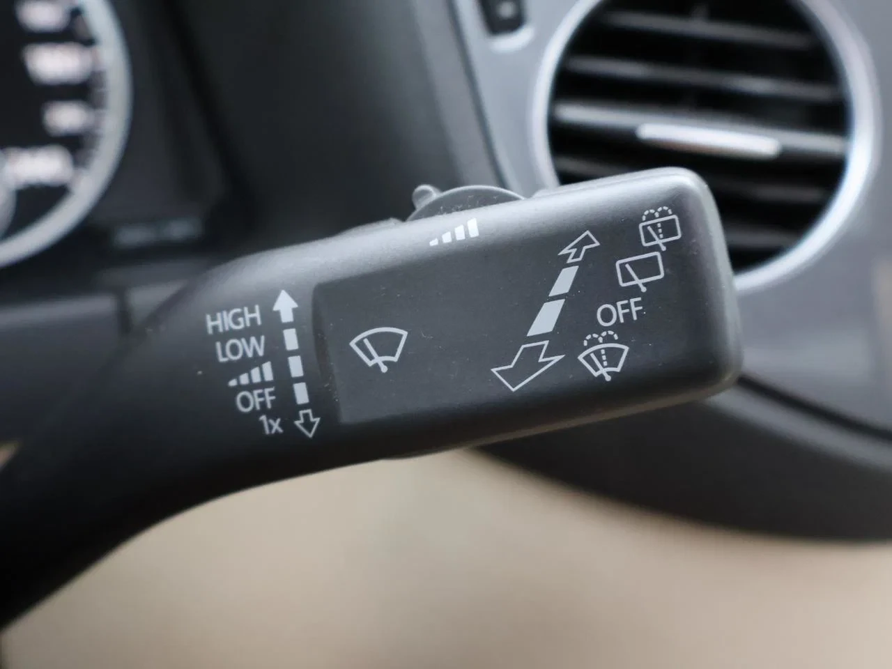 Volkswagen Tiguan Dsl Tiguan 2.0 CR TDi *4MOTION*DSG*NAVI*LEDER*PANO*TREKHAAK*...